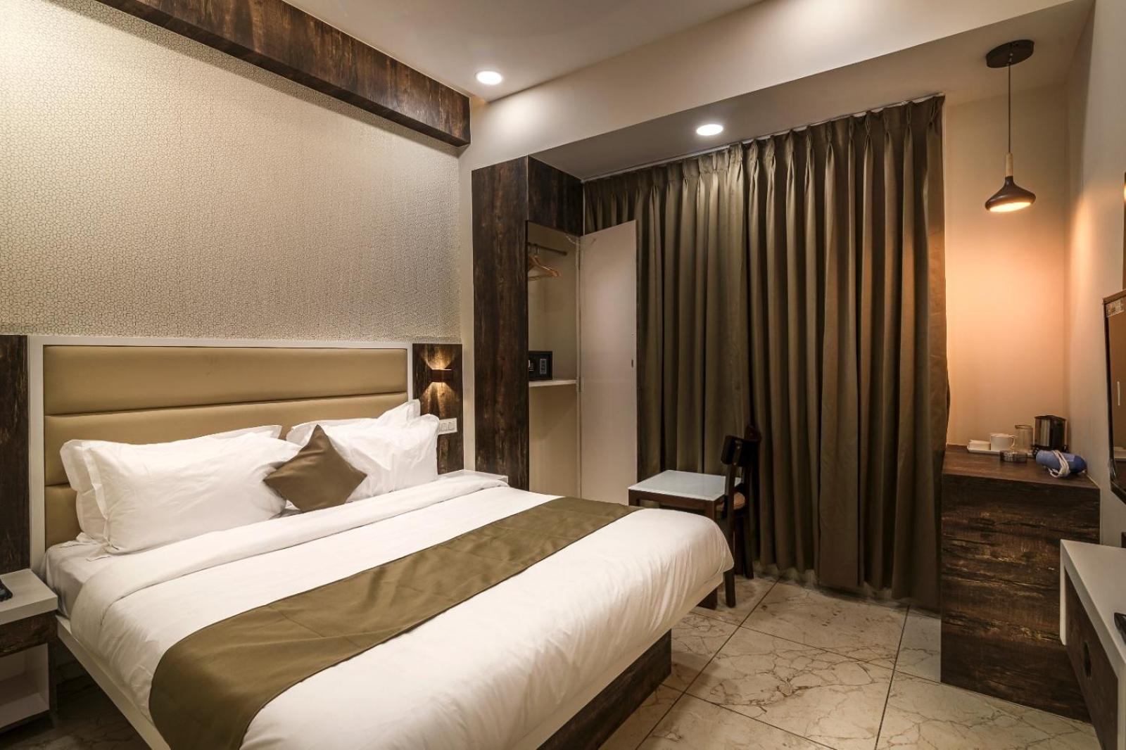 Standard Queen Room