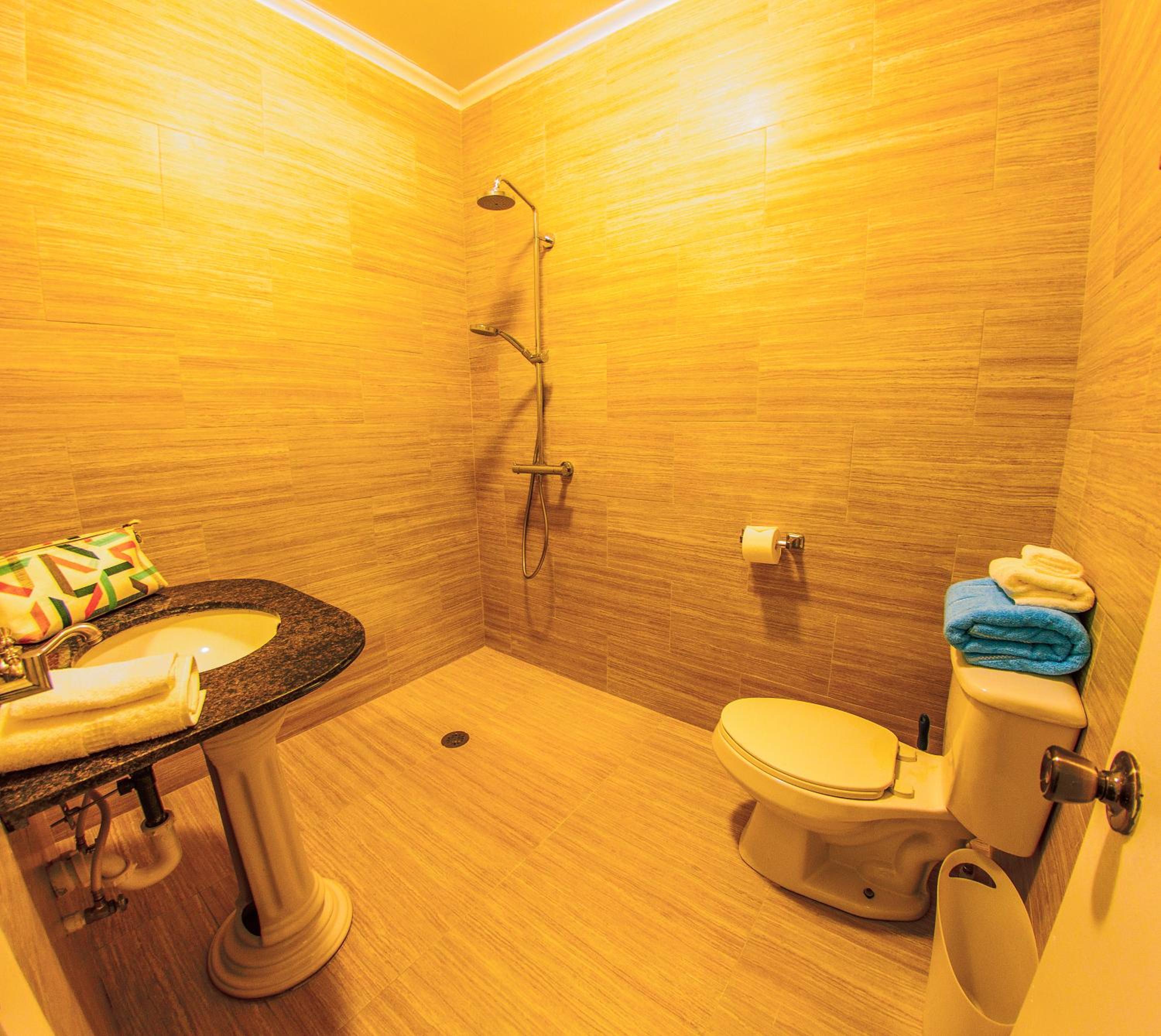 Economy Queen Room photo 2