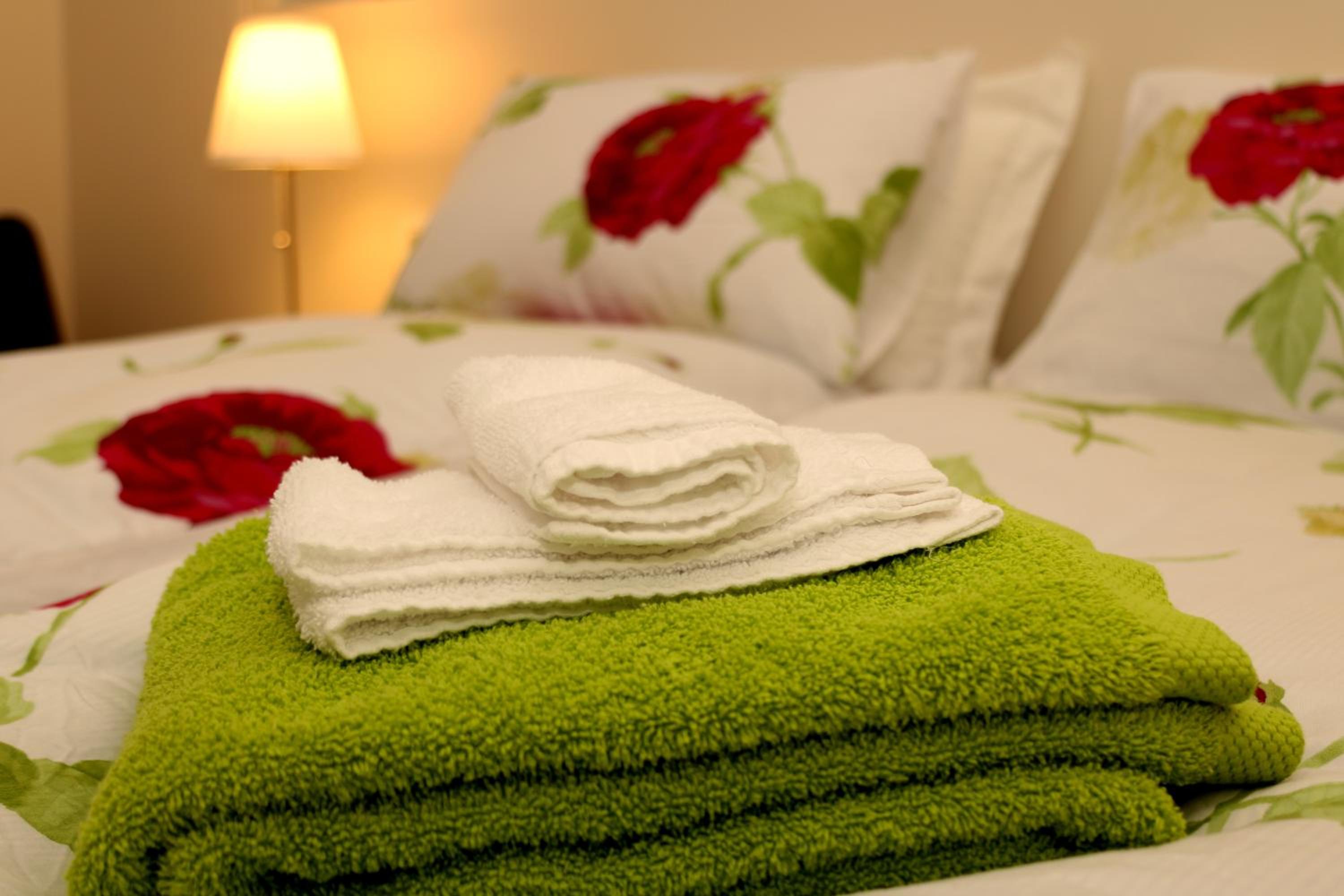 Double or Twin Room with Private Bathroom - Photo 10
