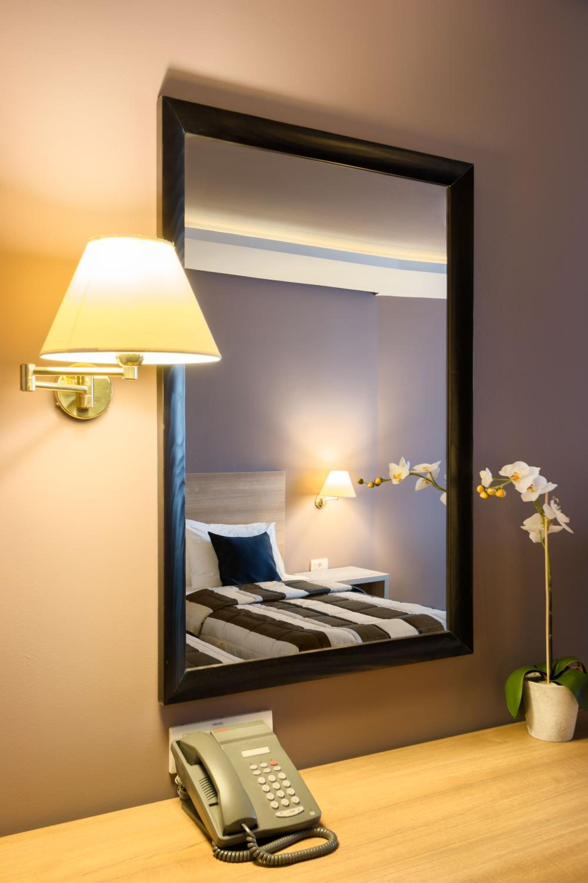 Economy Twin Room photo 3
