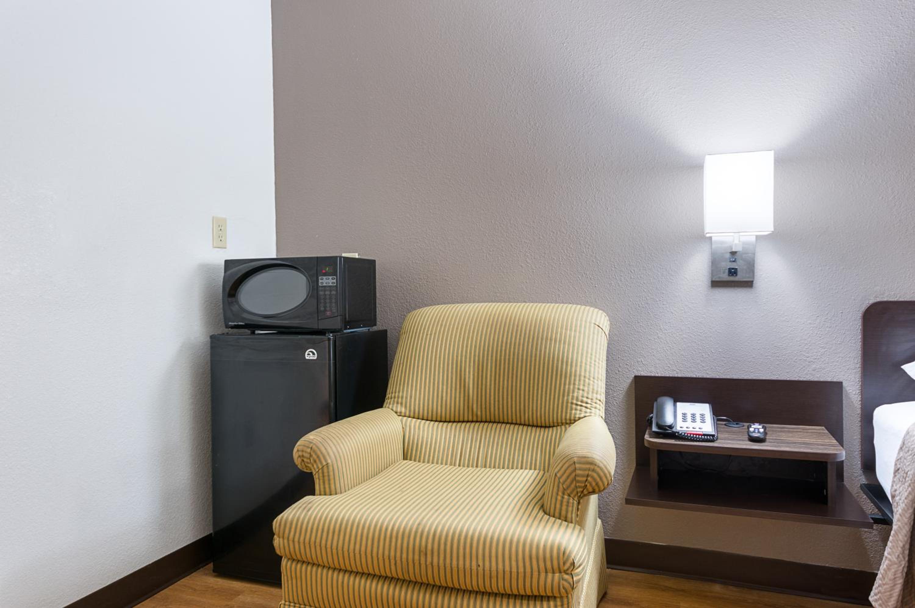 Suite - Smoking photo 3