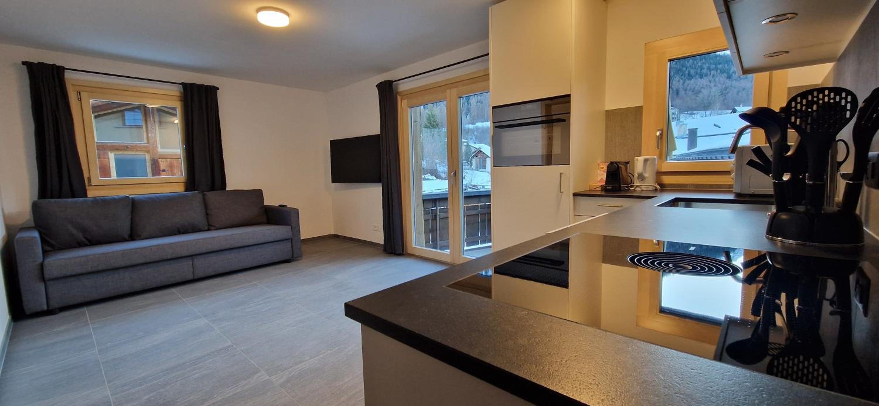 One-Bedroom Apartment with Terrace photo 2