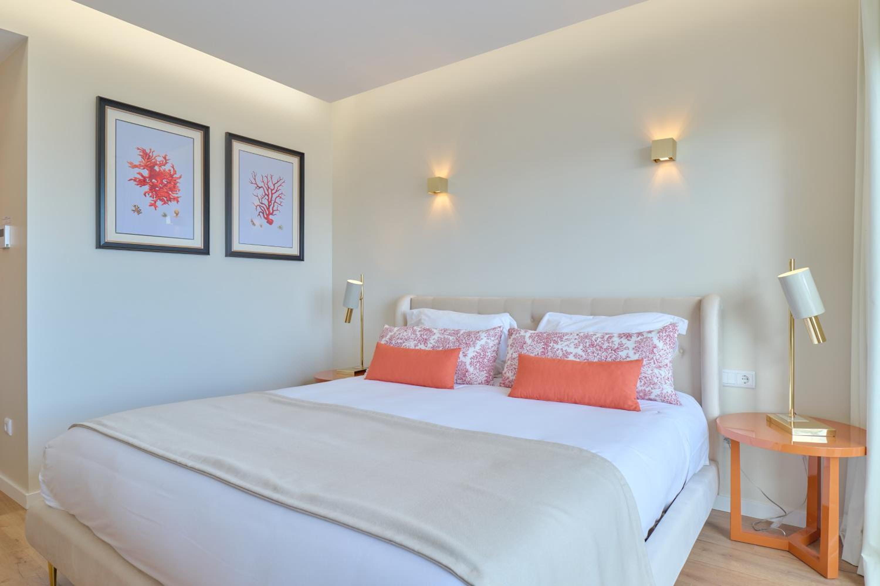 Deluxe Double Room with Balcony - Photo 1