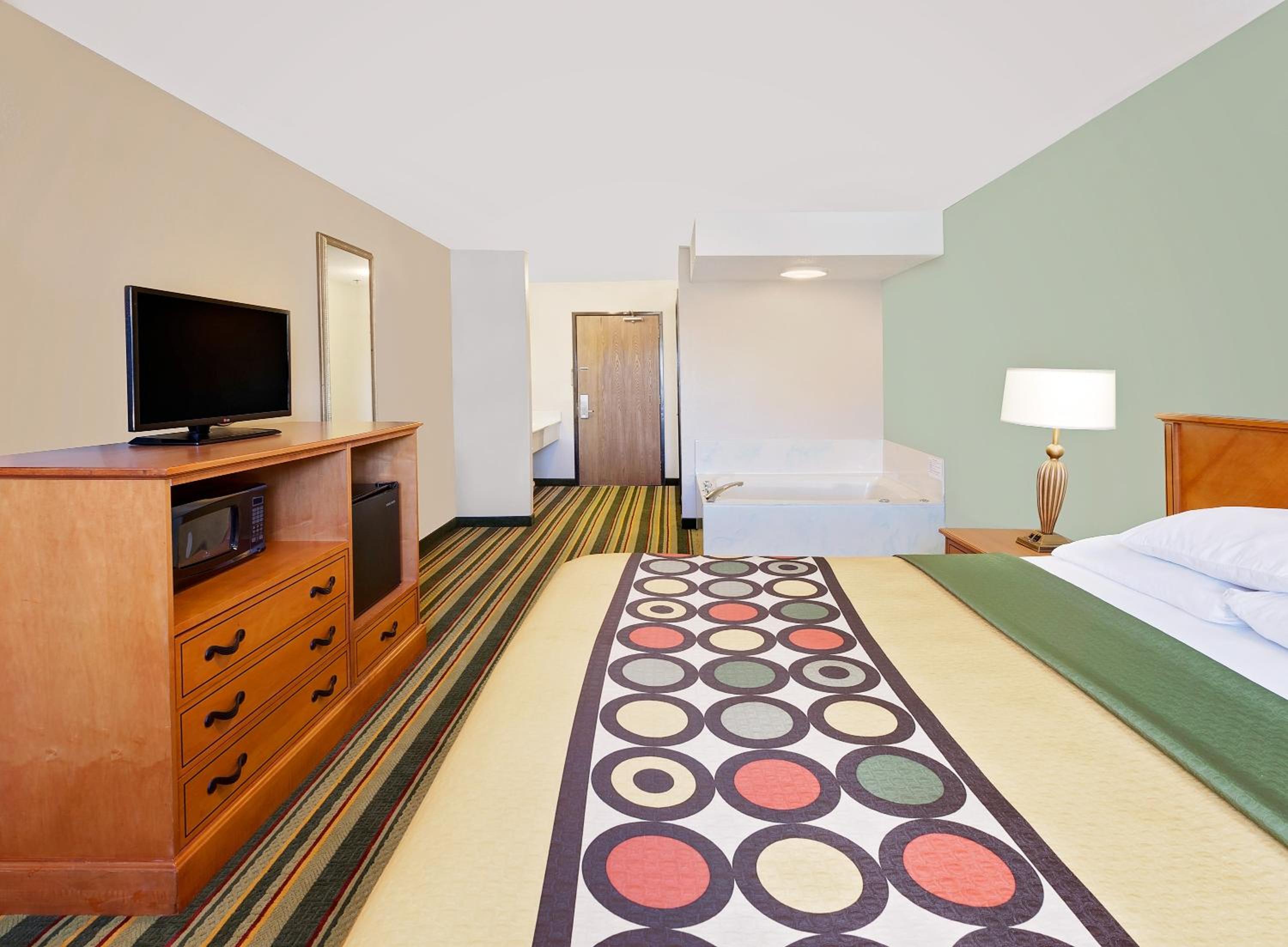 Deluxe King Room - Non-Smoking - Photo 1
