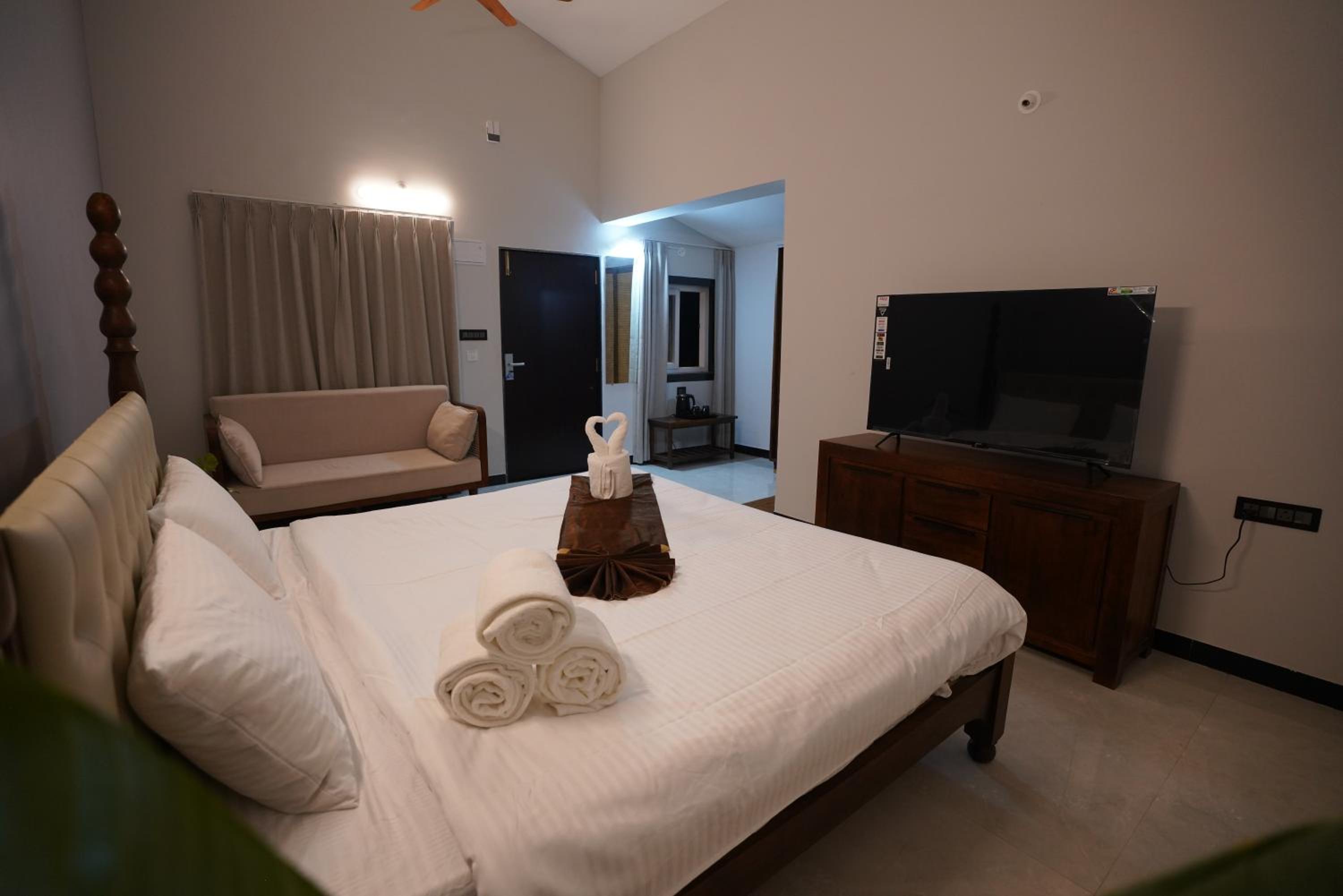 Junior Suite with Private Pool - Photo 7