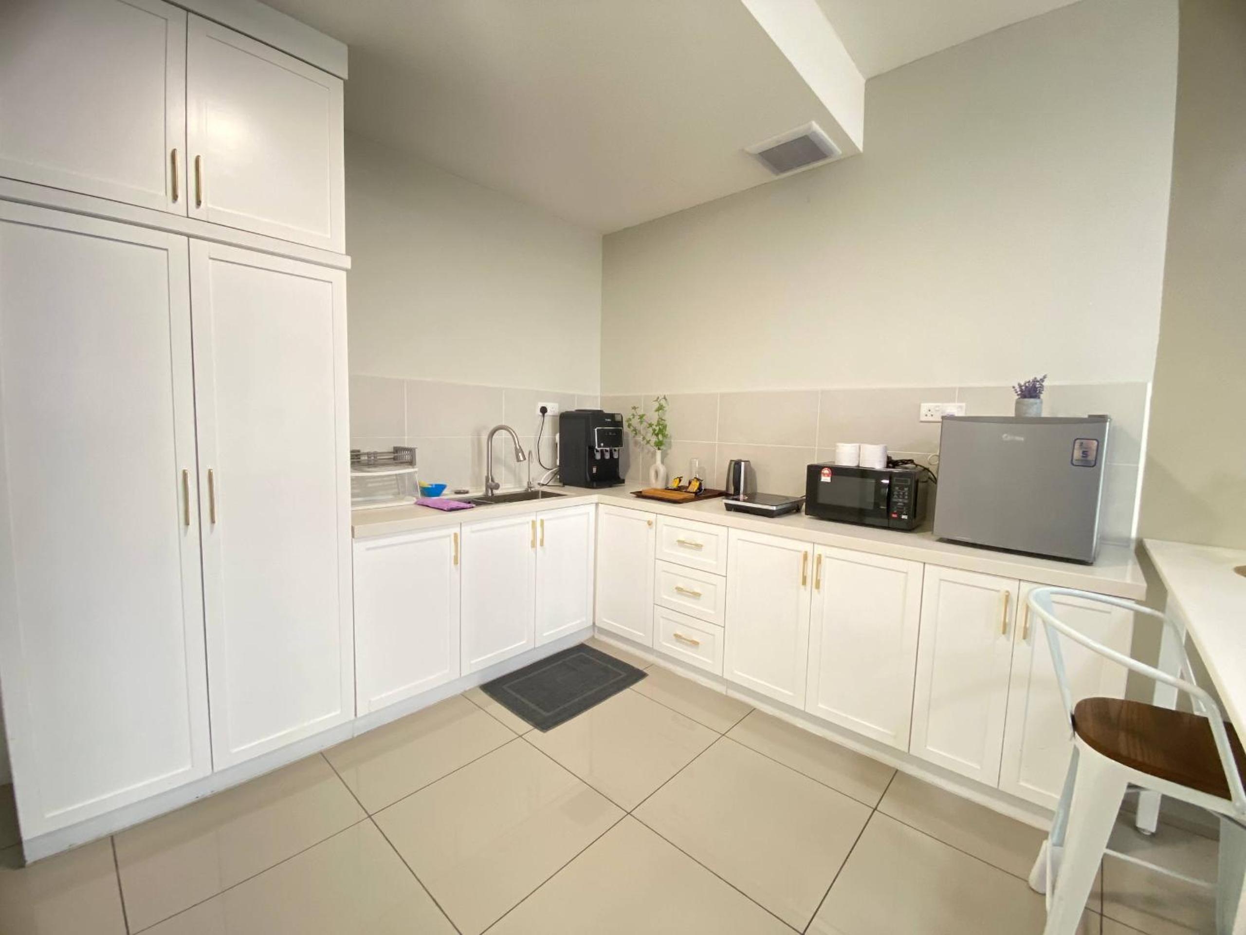 Apartment with Sea View - Photo 3