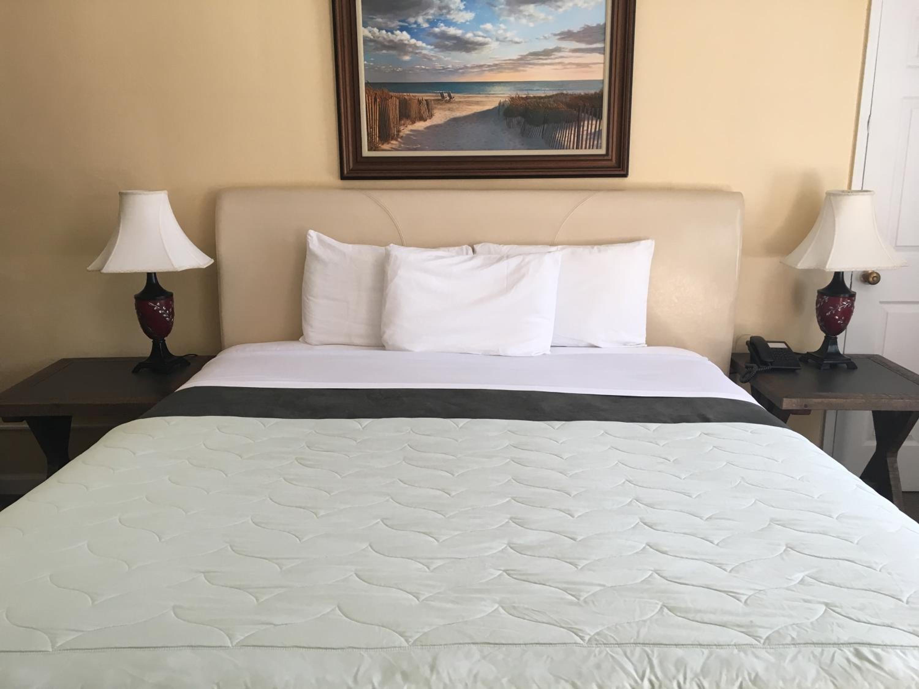 Standard King Room With Twin photo 2