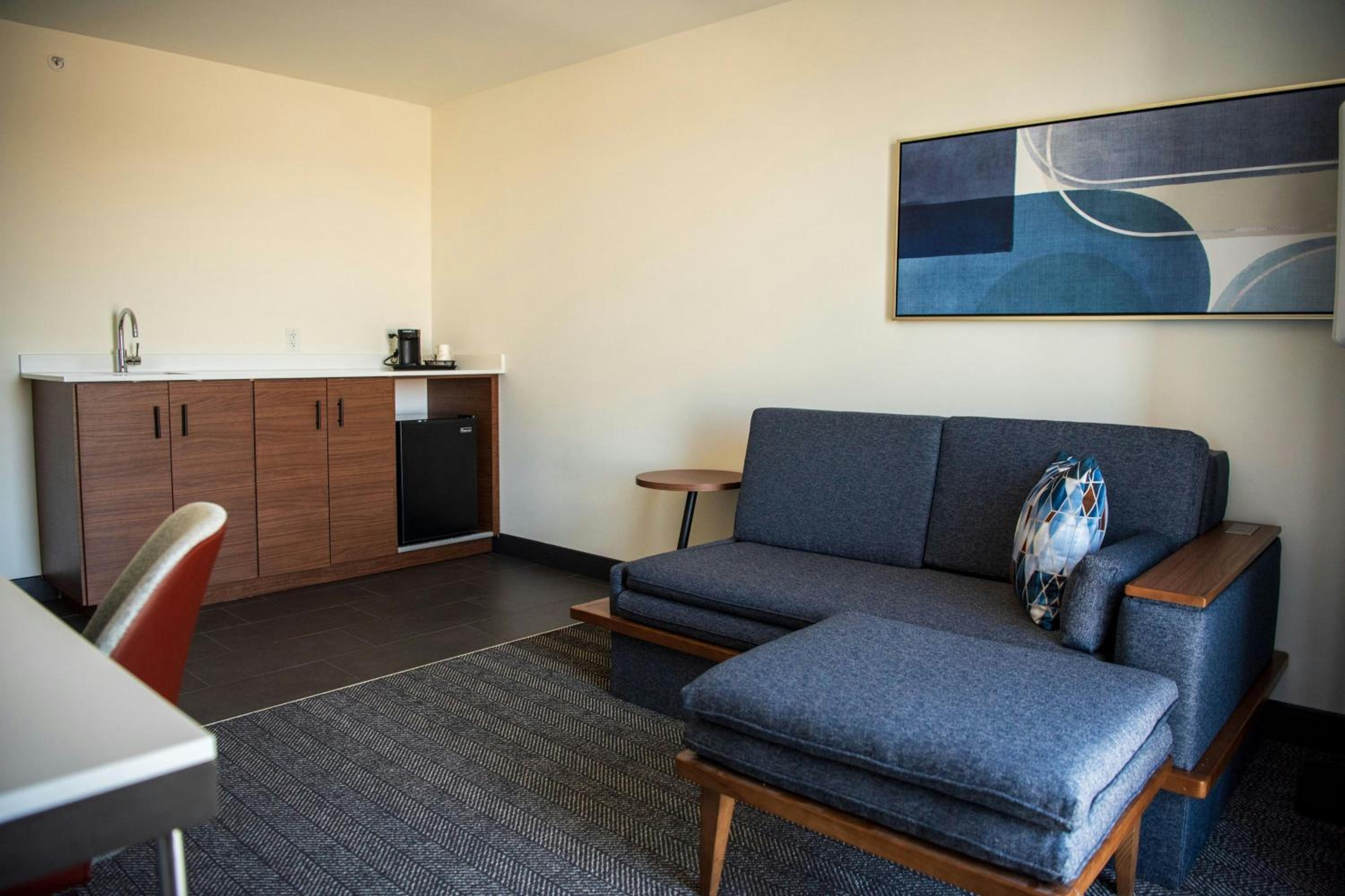 One-Bedroom King Suite with Sofa Bed photo 1