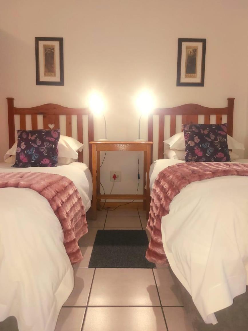 Standard Twin Room with Garden View