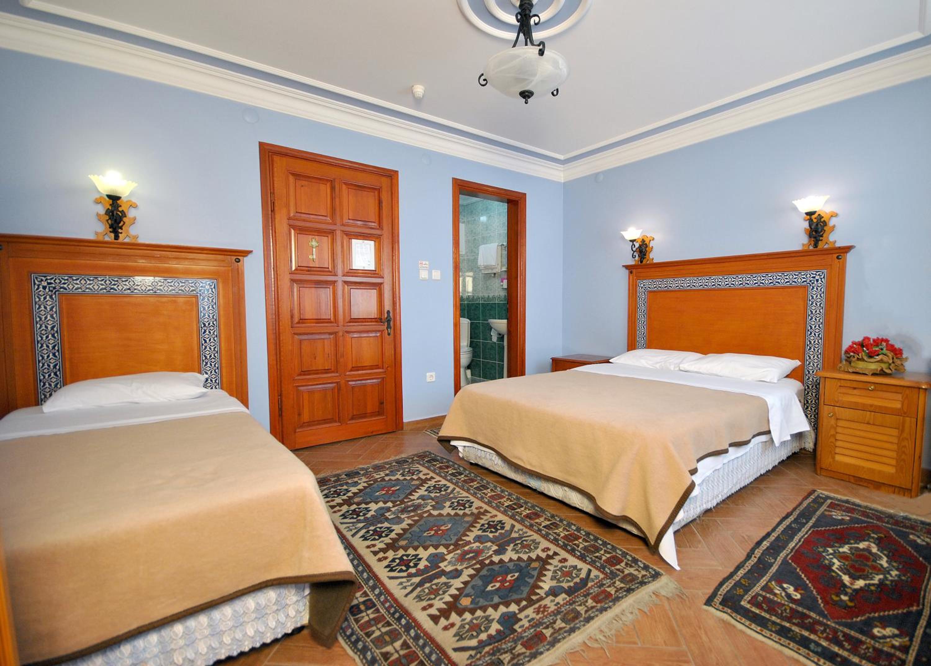 Economy Triple Room photo 1