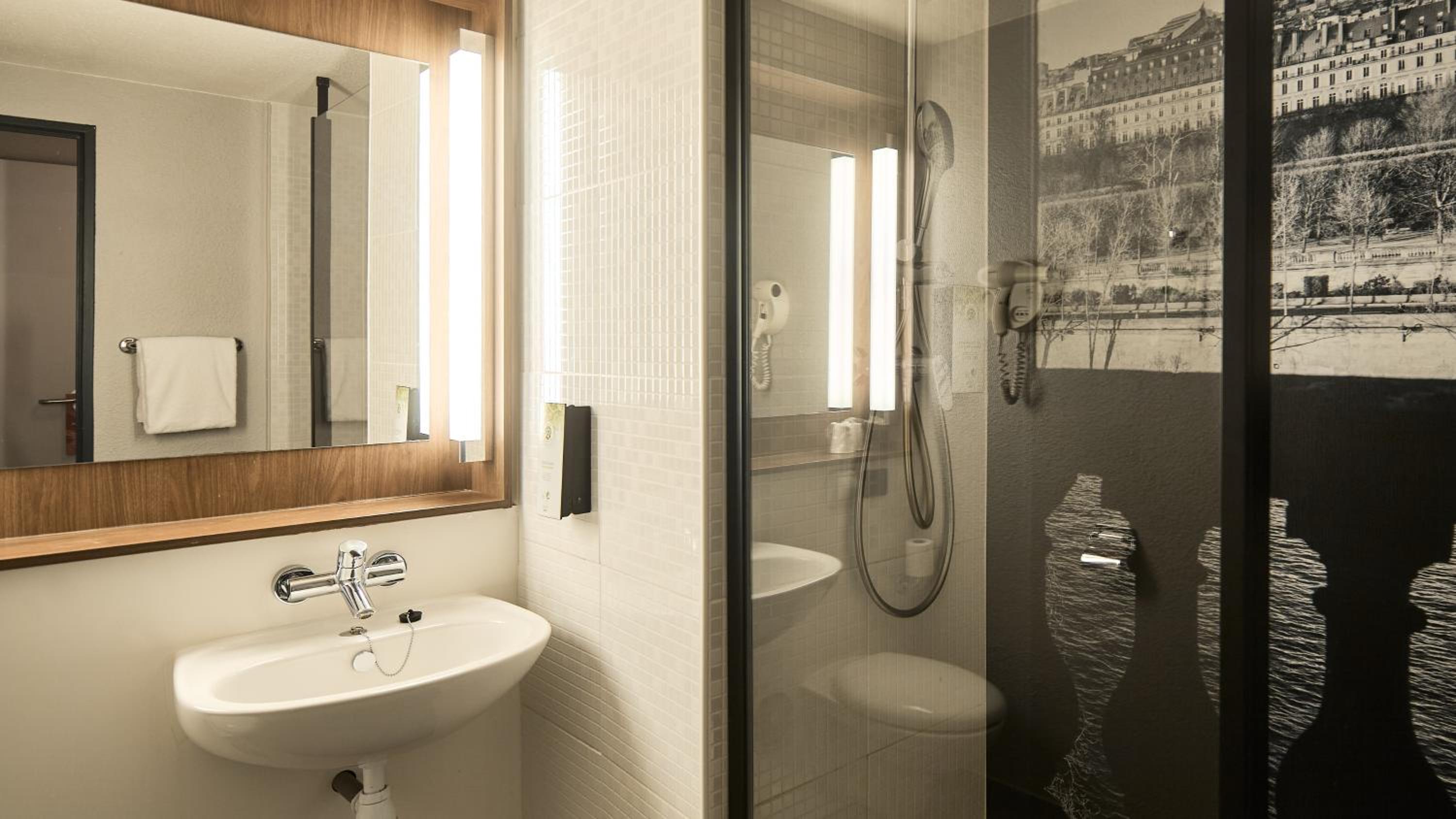 Standard Queen Room - Photo 3