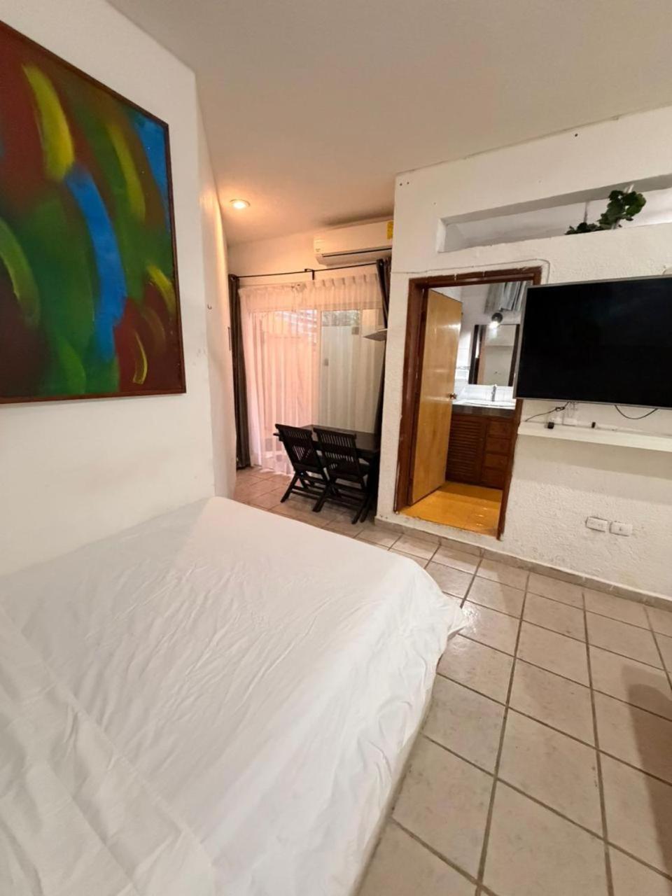 Economy Twin Room, photo 6