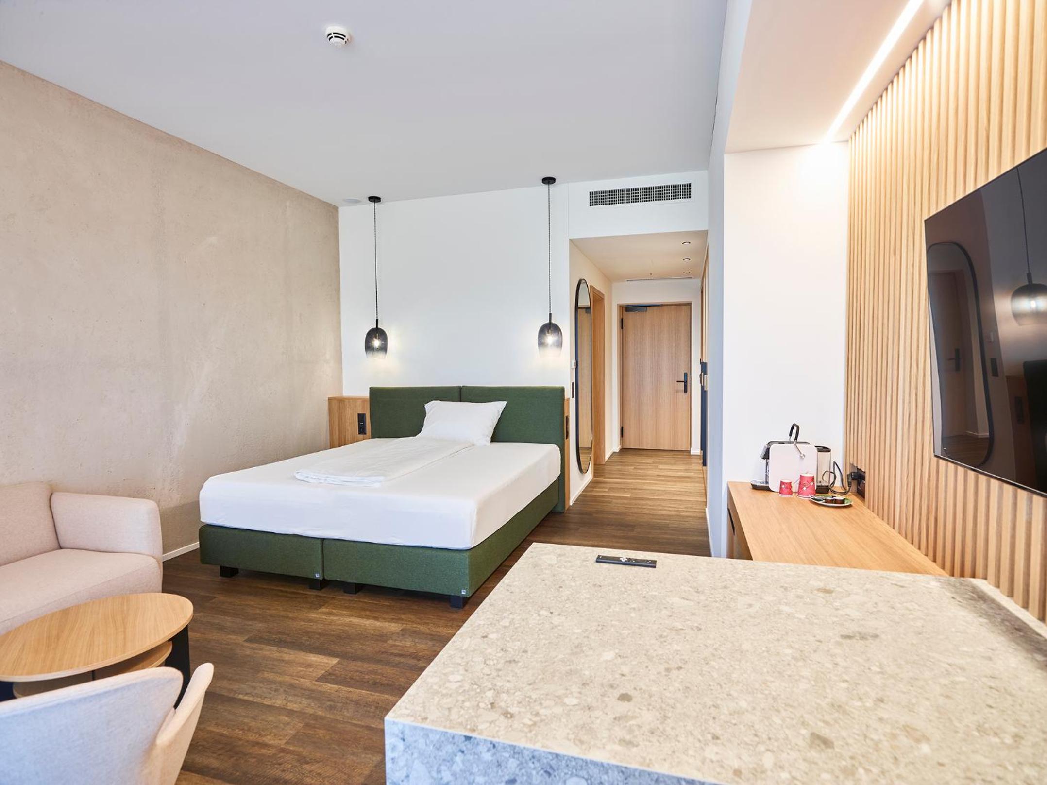 Junior Suite with Balcony - Photo 3