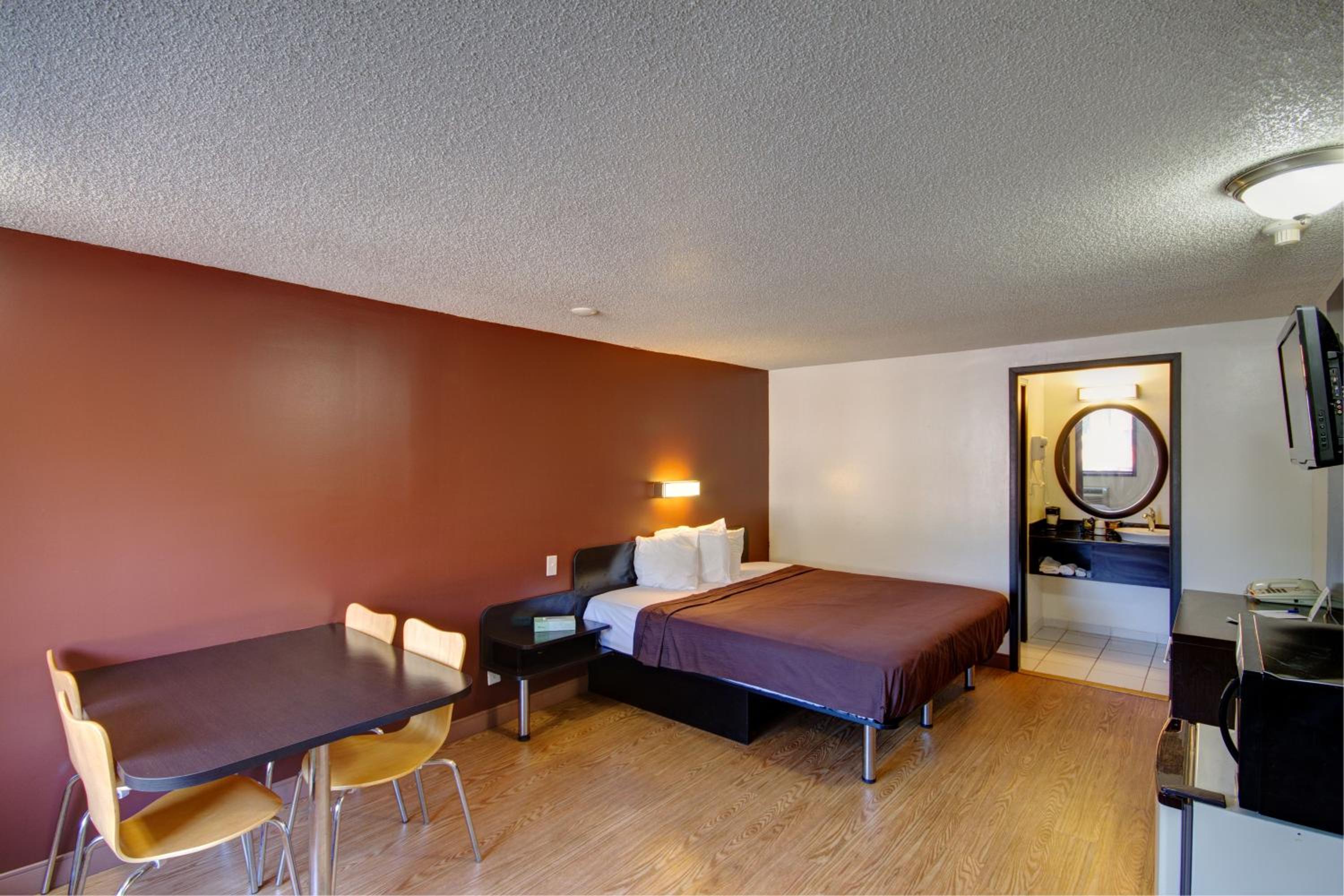Standard King Room - Photo 1