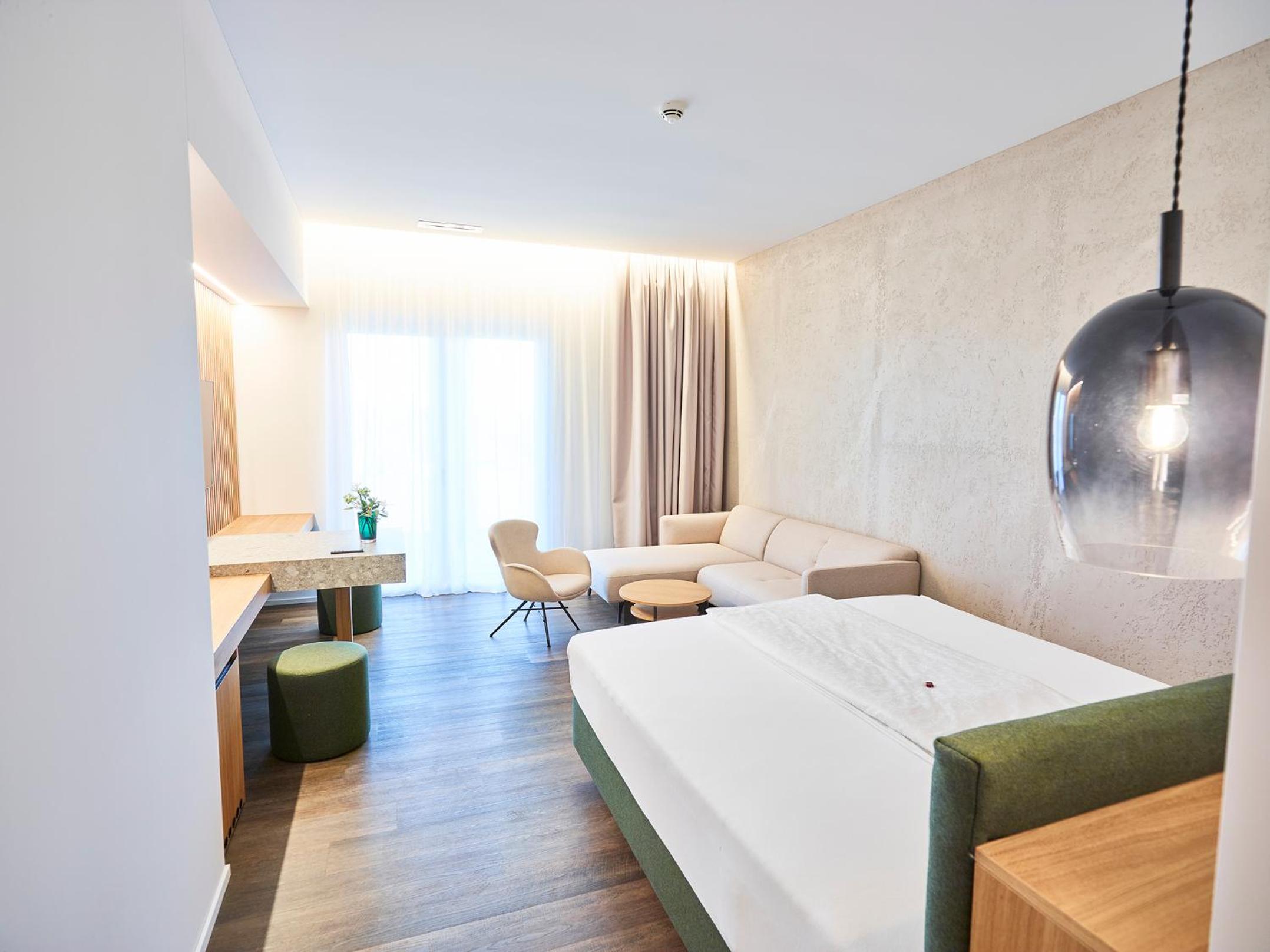 Junior Suite with Balcony - Photo 2