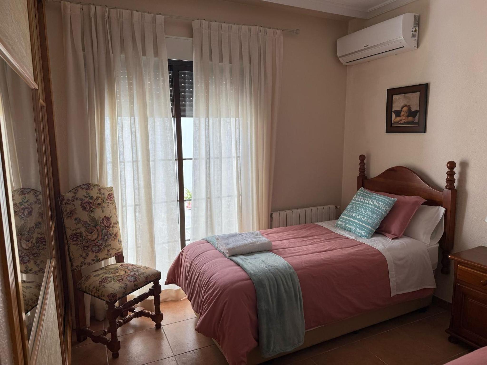 Budget Twin Room photo 2