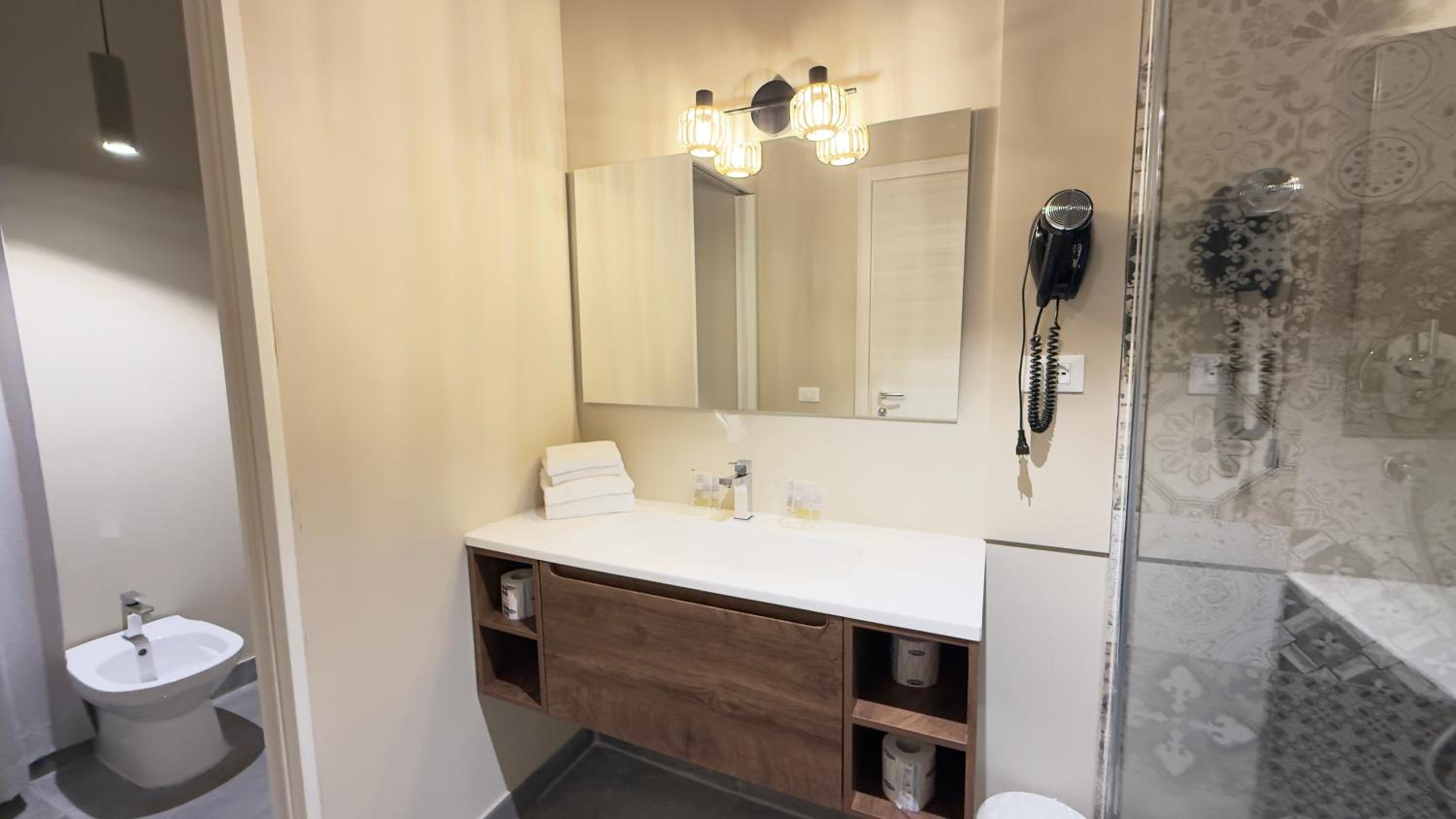 Deluxe Double Room with Shower photo 2