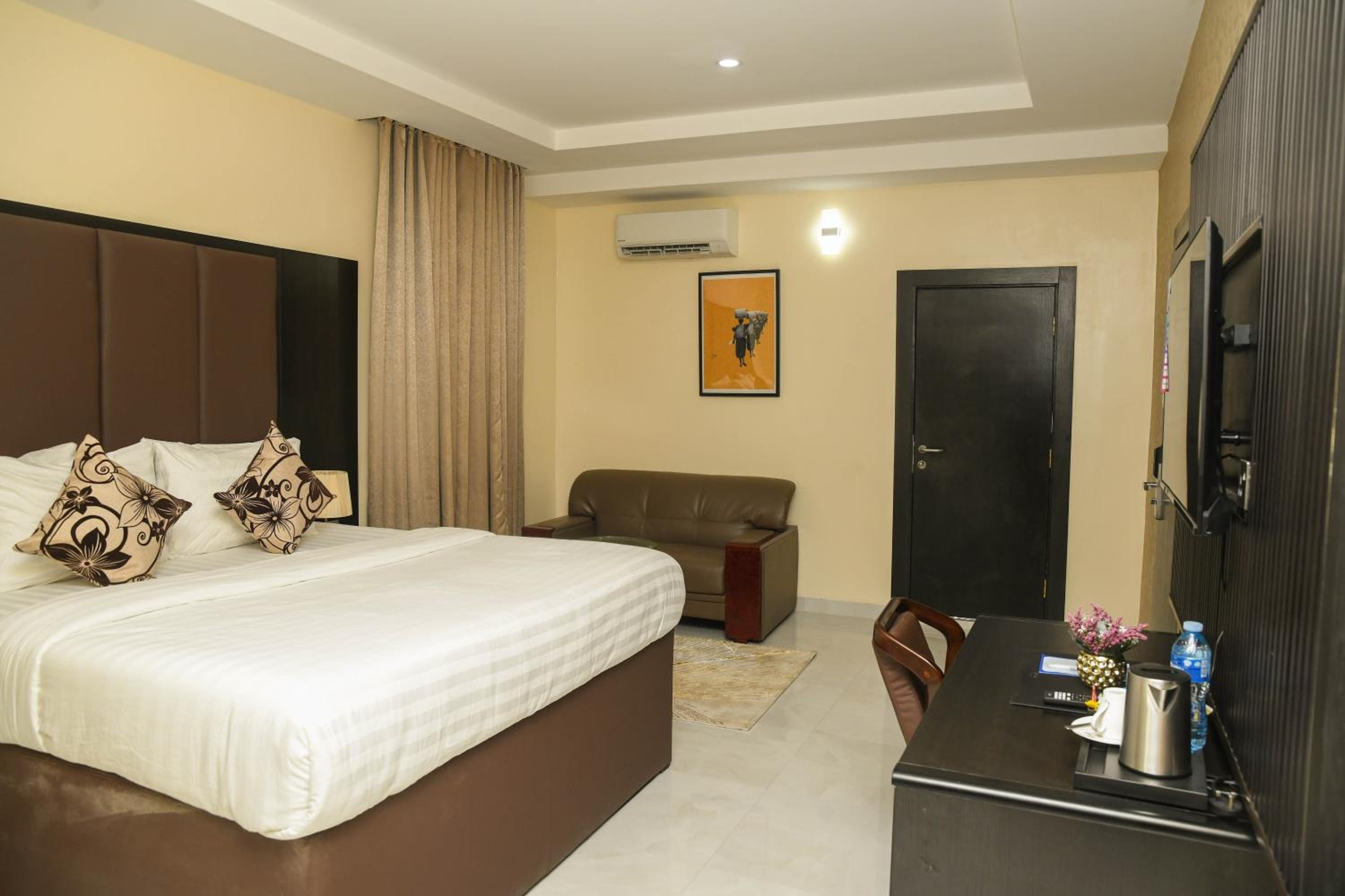 King Room with Balcony photo 2