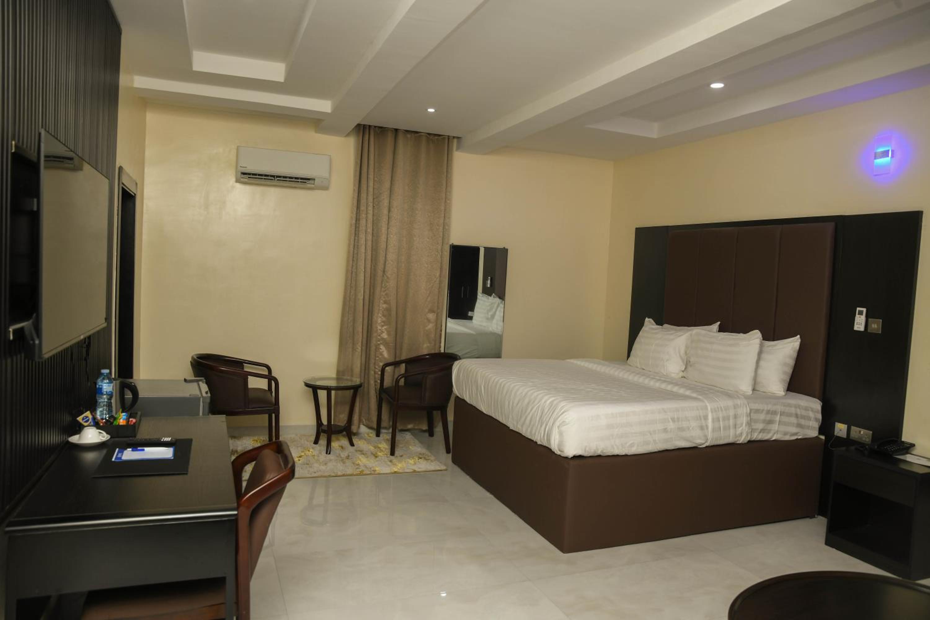 Deluxe Double Room with Balcony photo 1