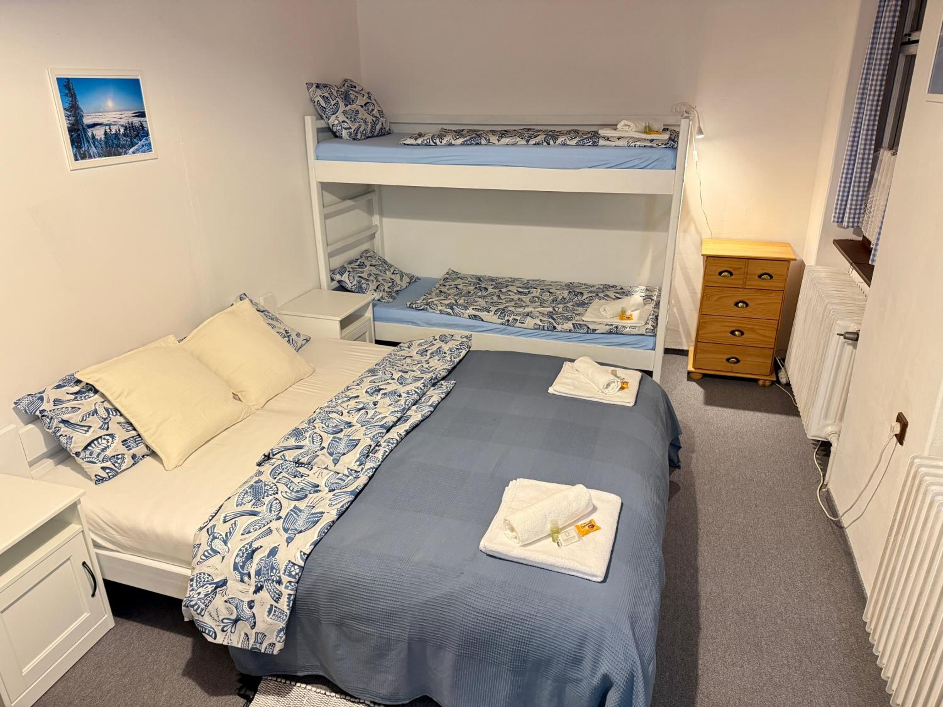 Economy Quadruple Room photo 2