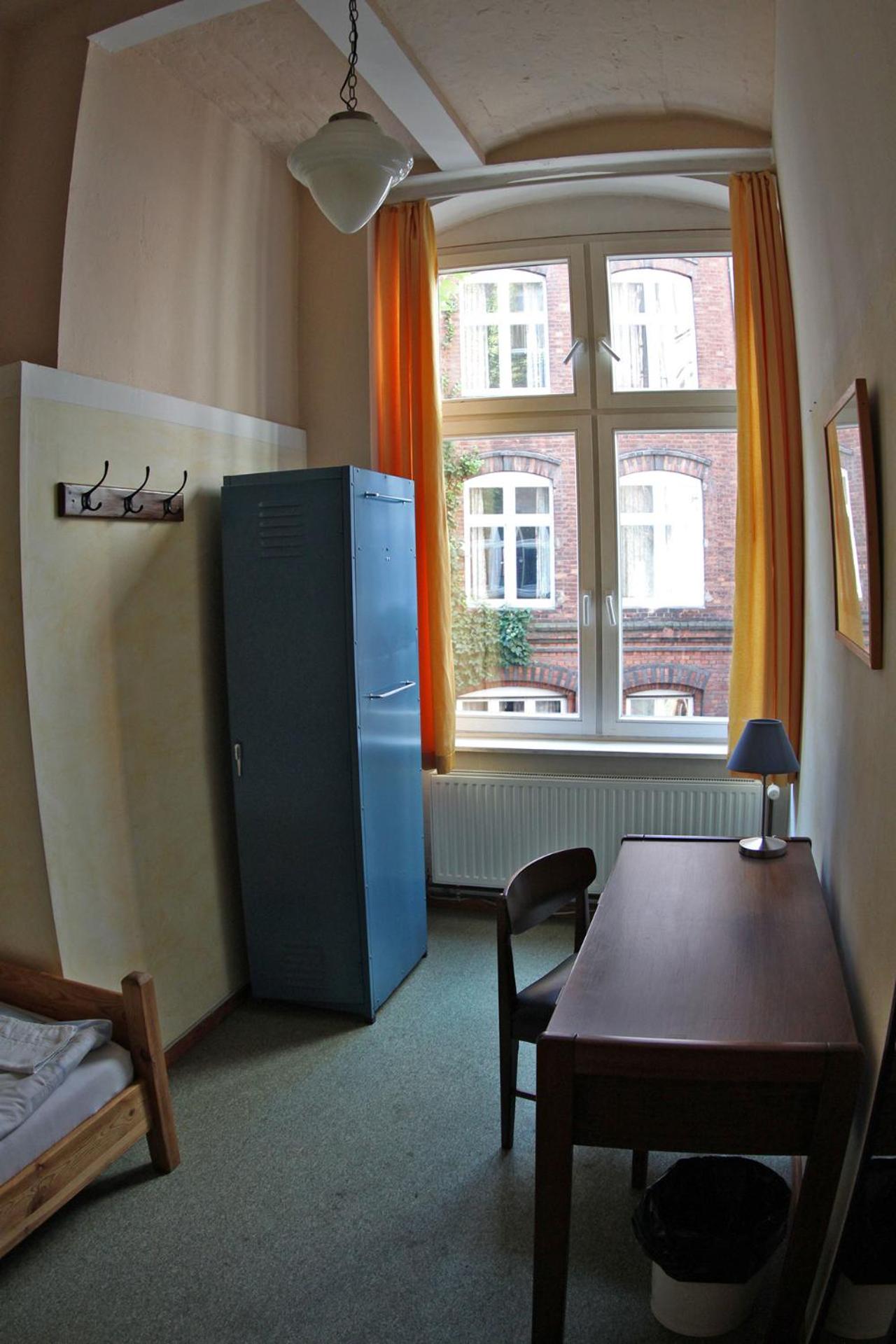 Single Room with Shared Bathroom photo 2