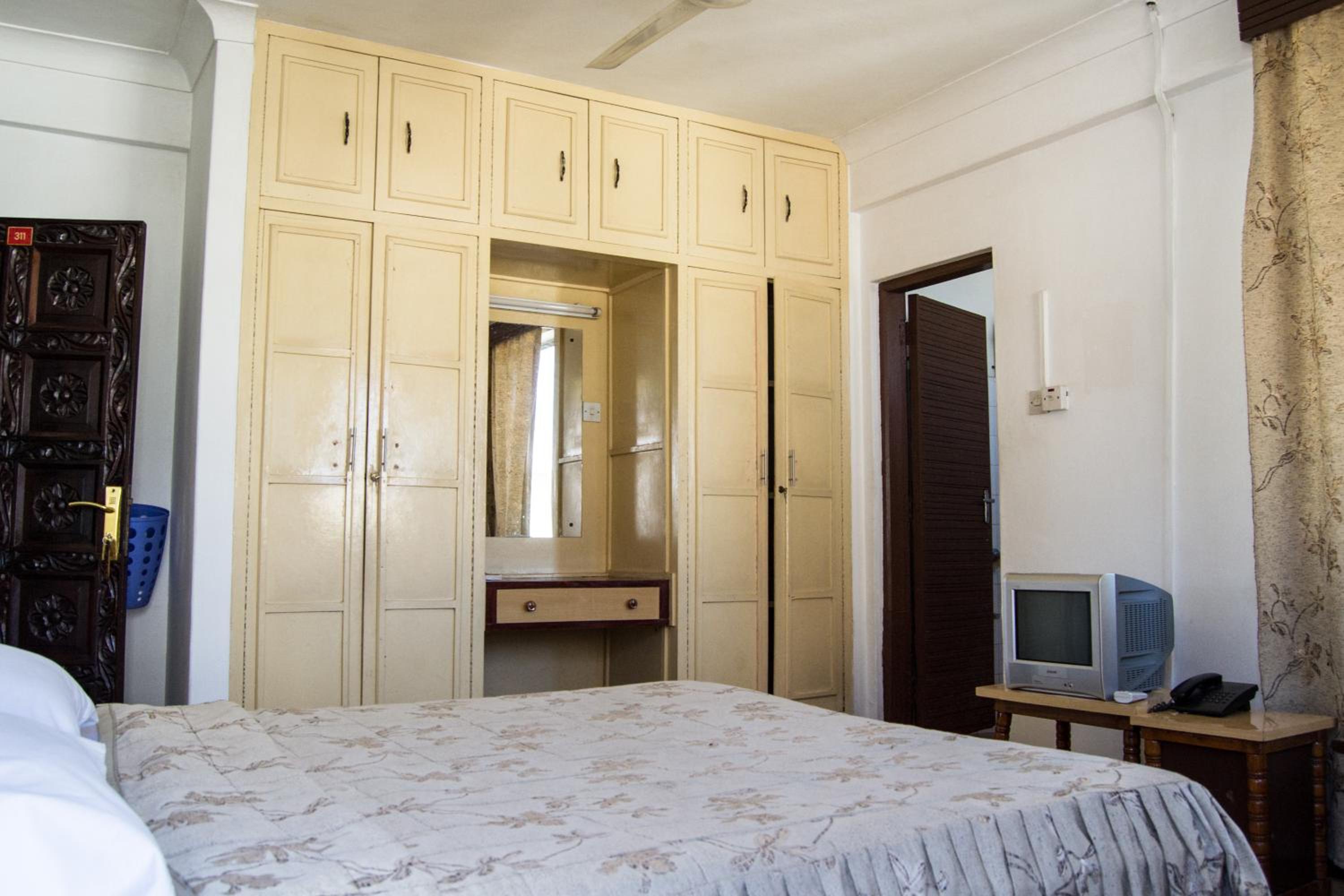 Deluxe Queen Room