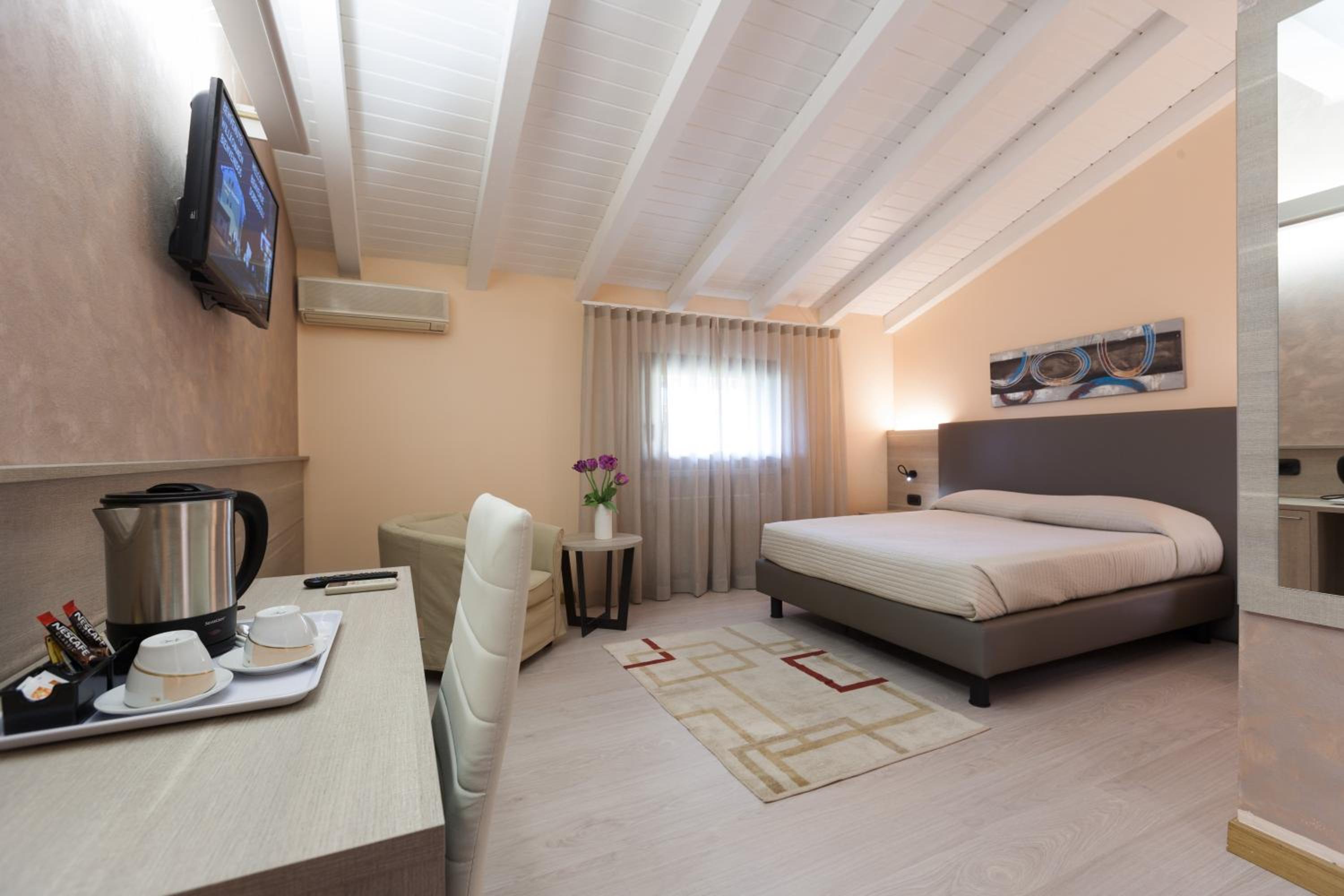 Double Room - Photo 9