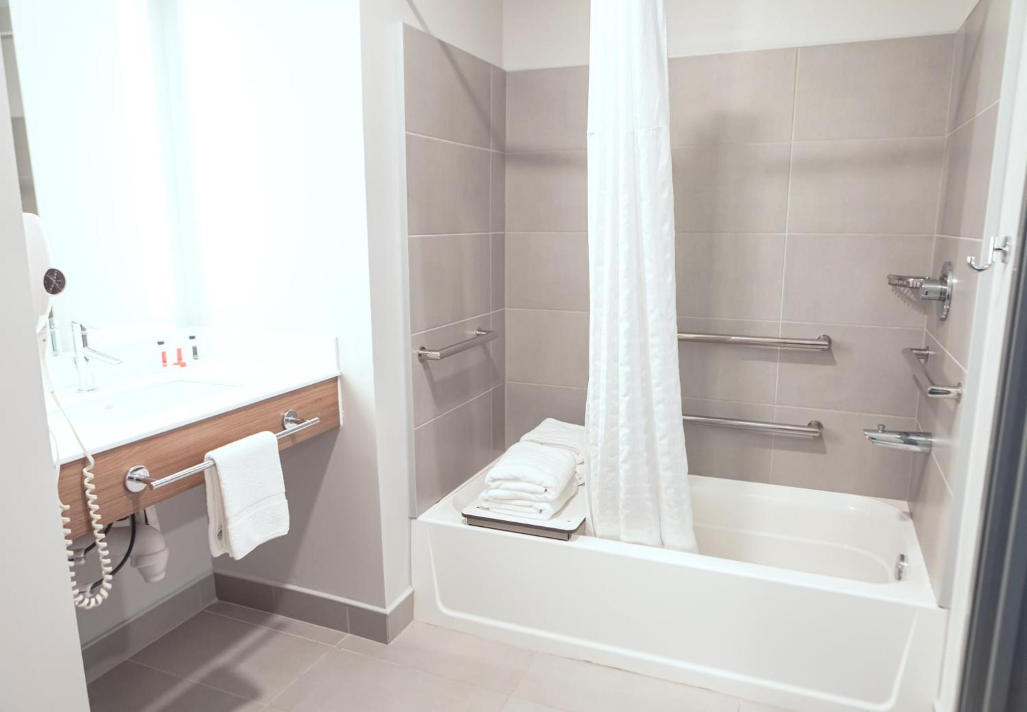 King Room - Mobility Access/Non-Smoking - Photo 3