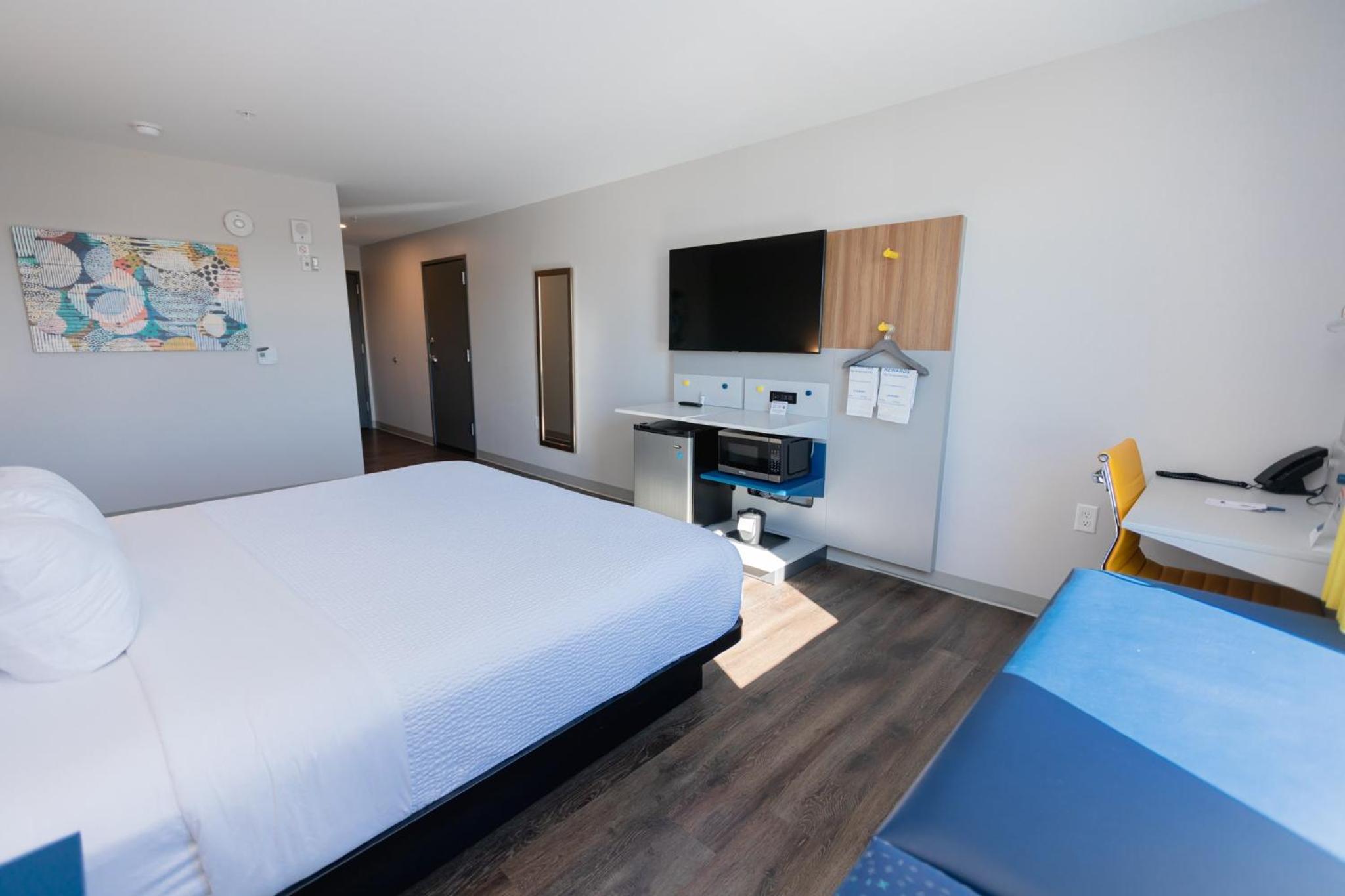 King Suite - Mobility Access/Non-Smoking - Photo 4