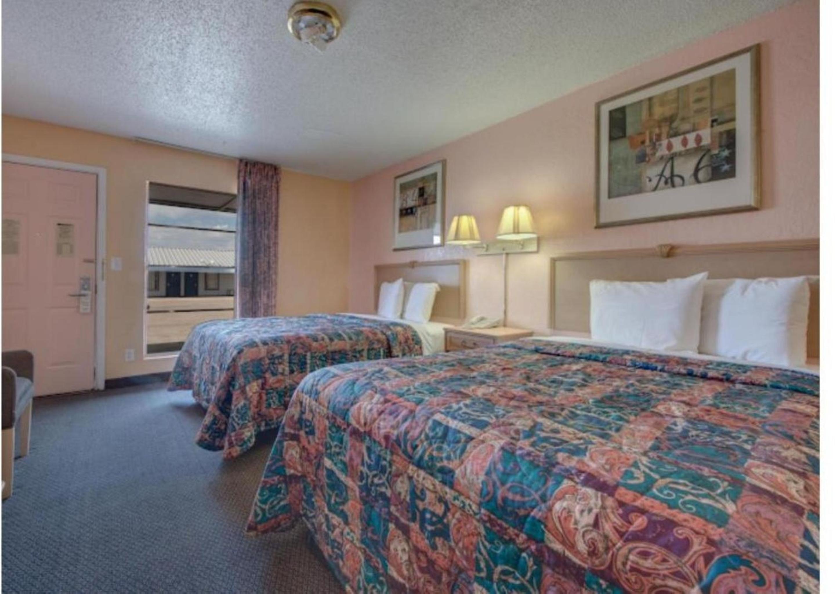 2 Full Beds Non-Smoking