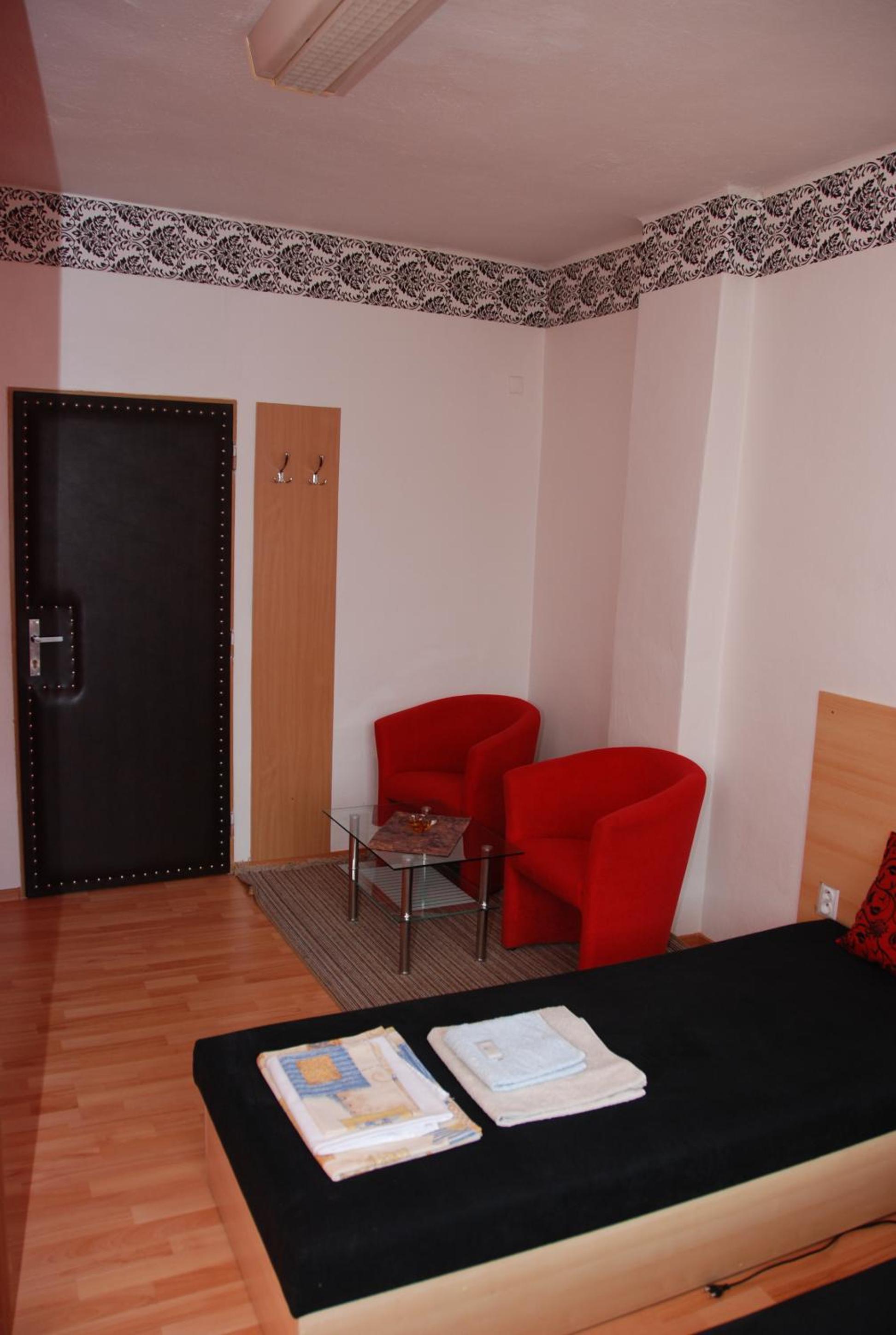 Double or Twin Room - Photo 5