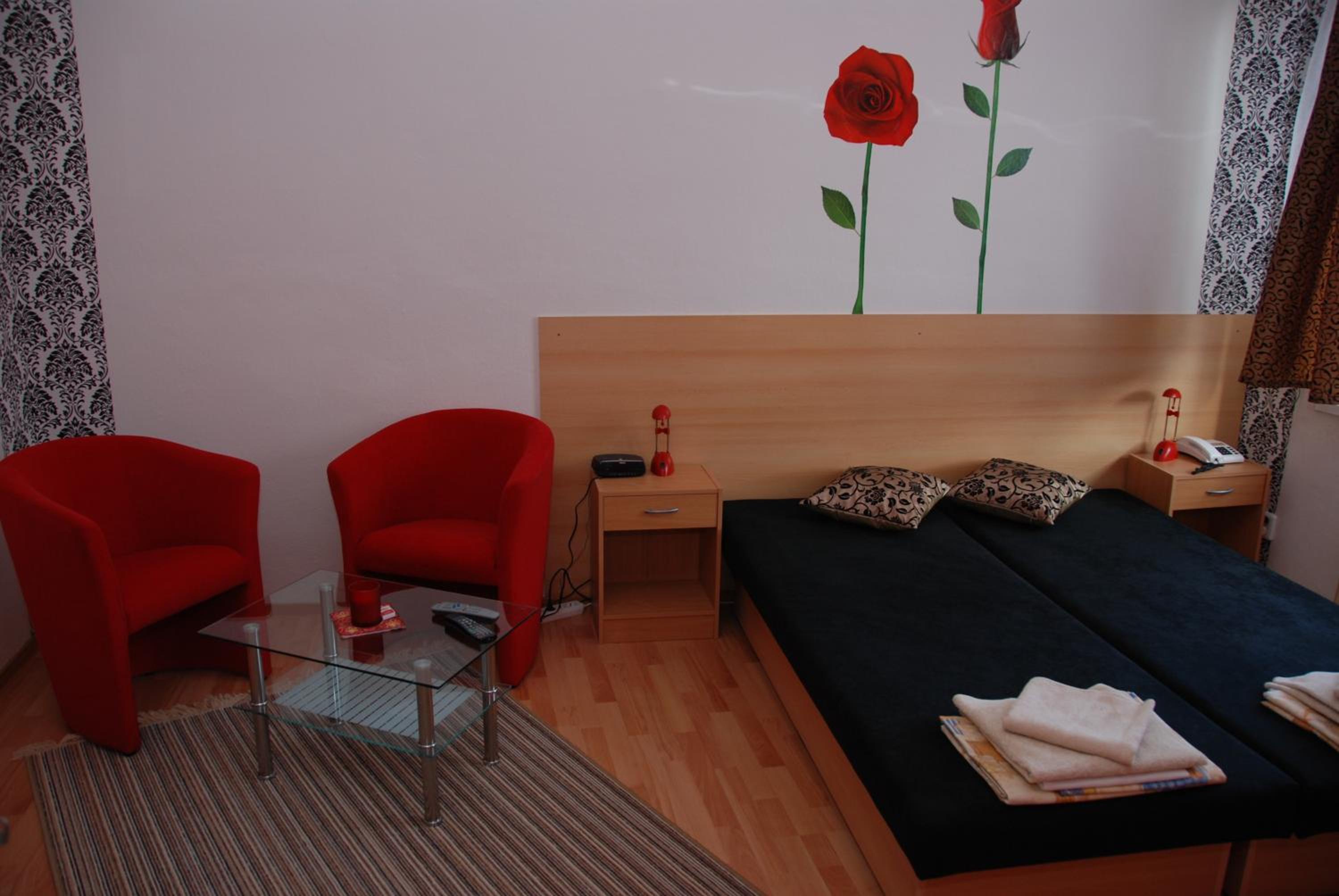 Double or Twin Room - Photo 4