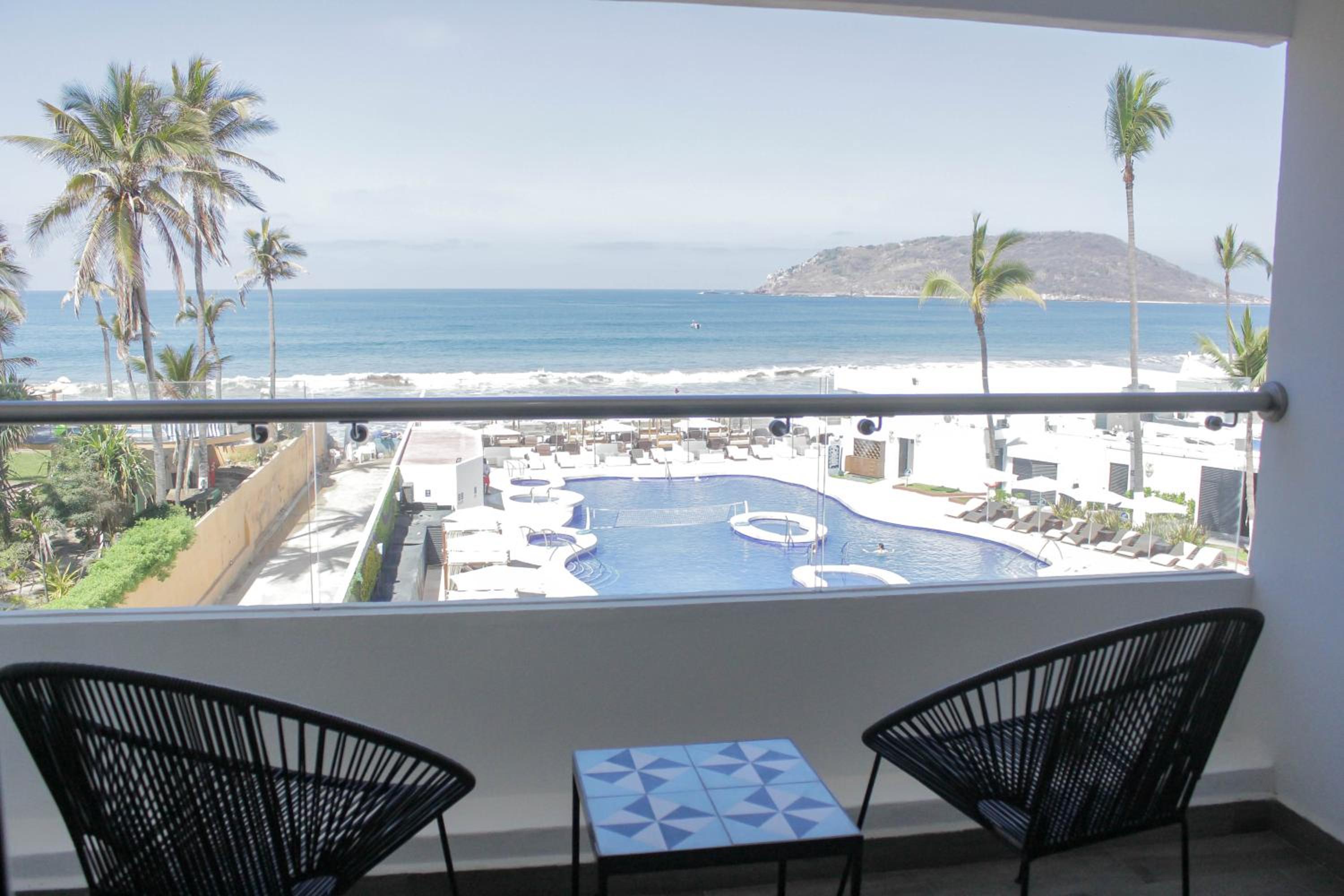 Junior Suite Partial Ocean View - Photo 3