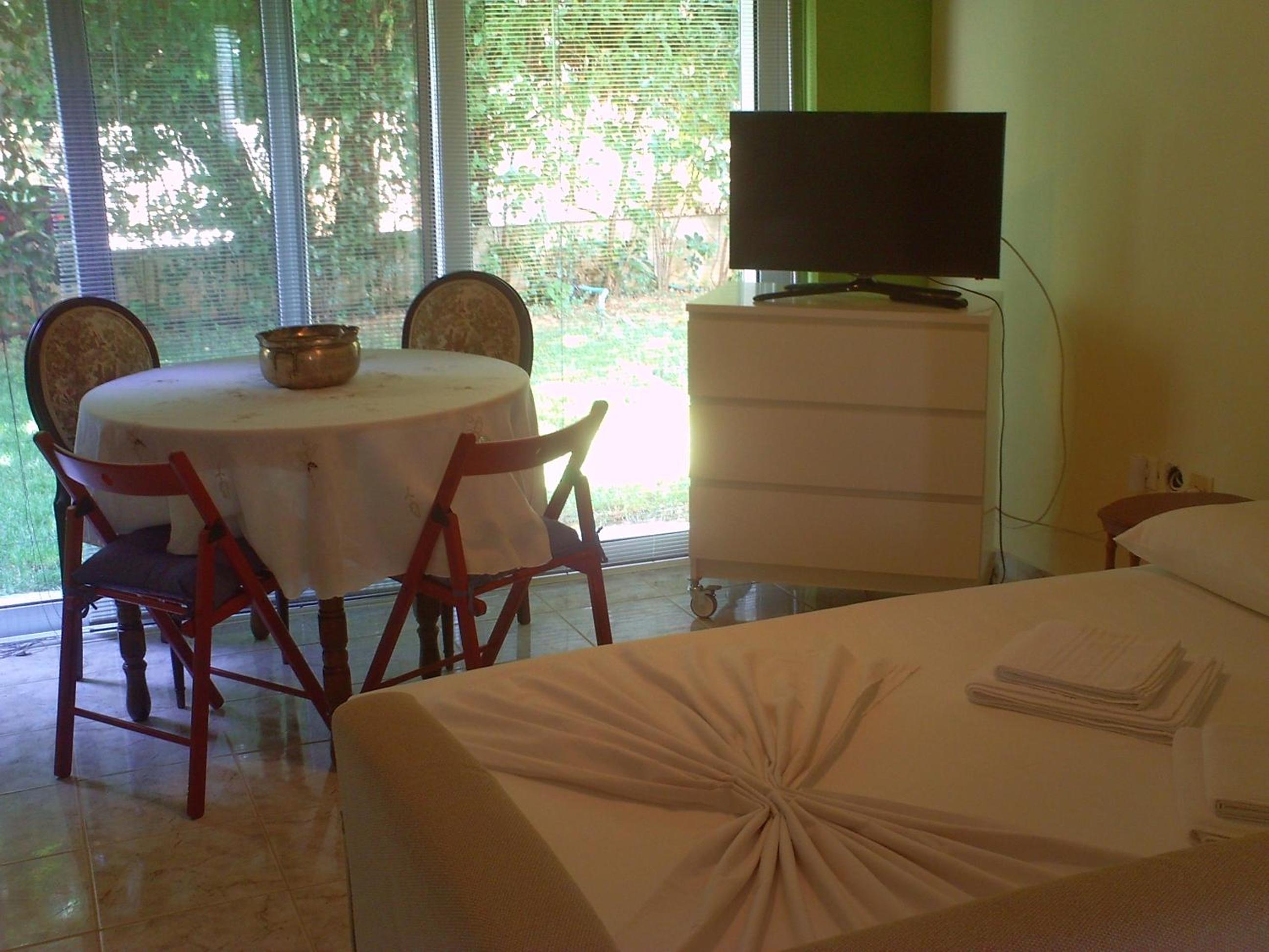 Studio Apartment photo 1