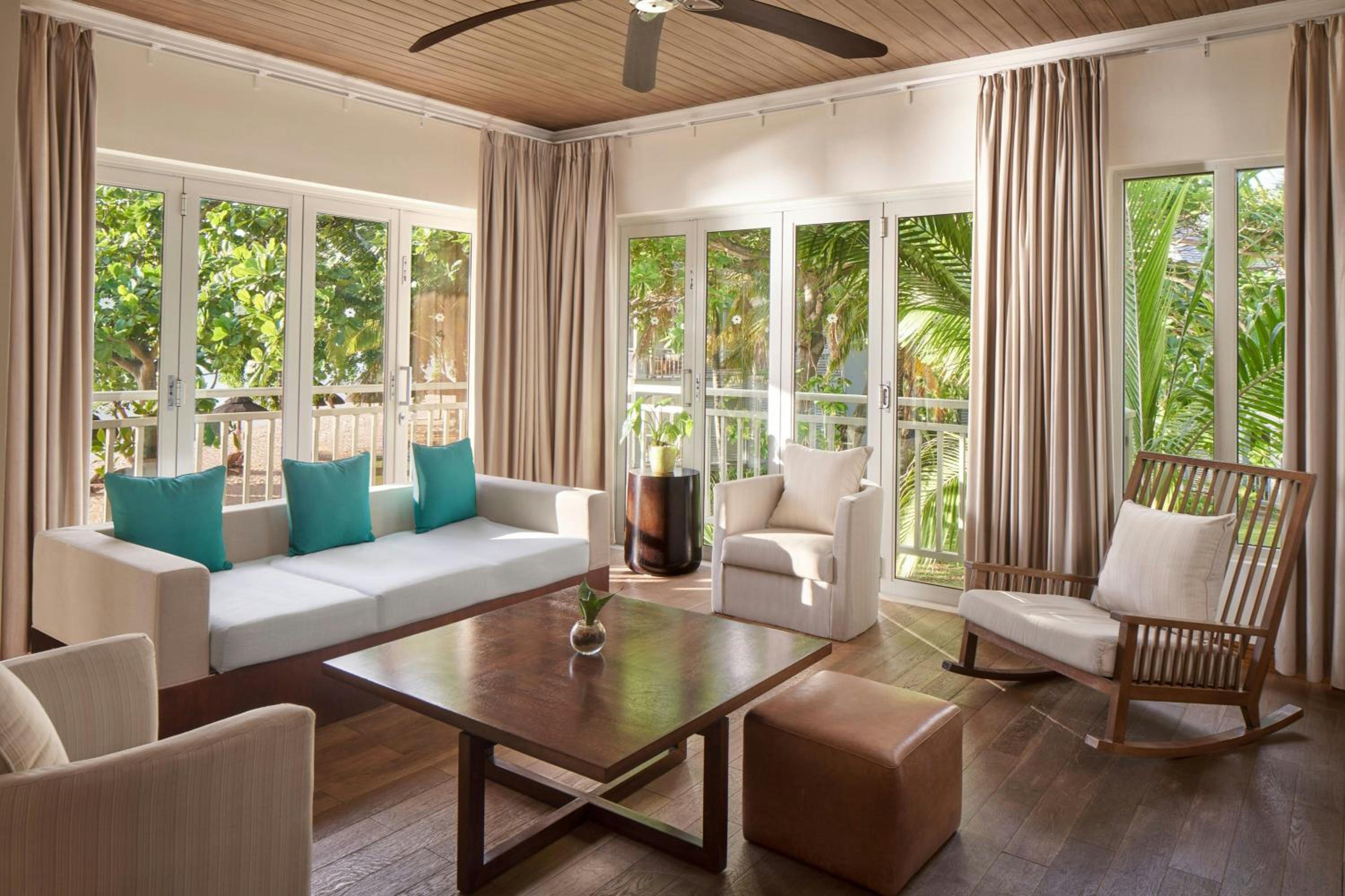 Peninsula Balcony Suite