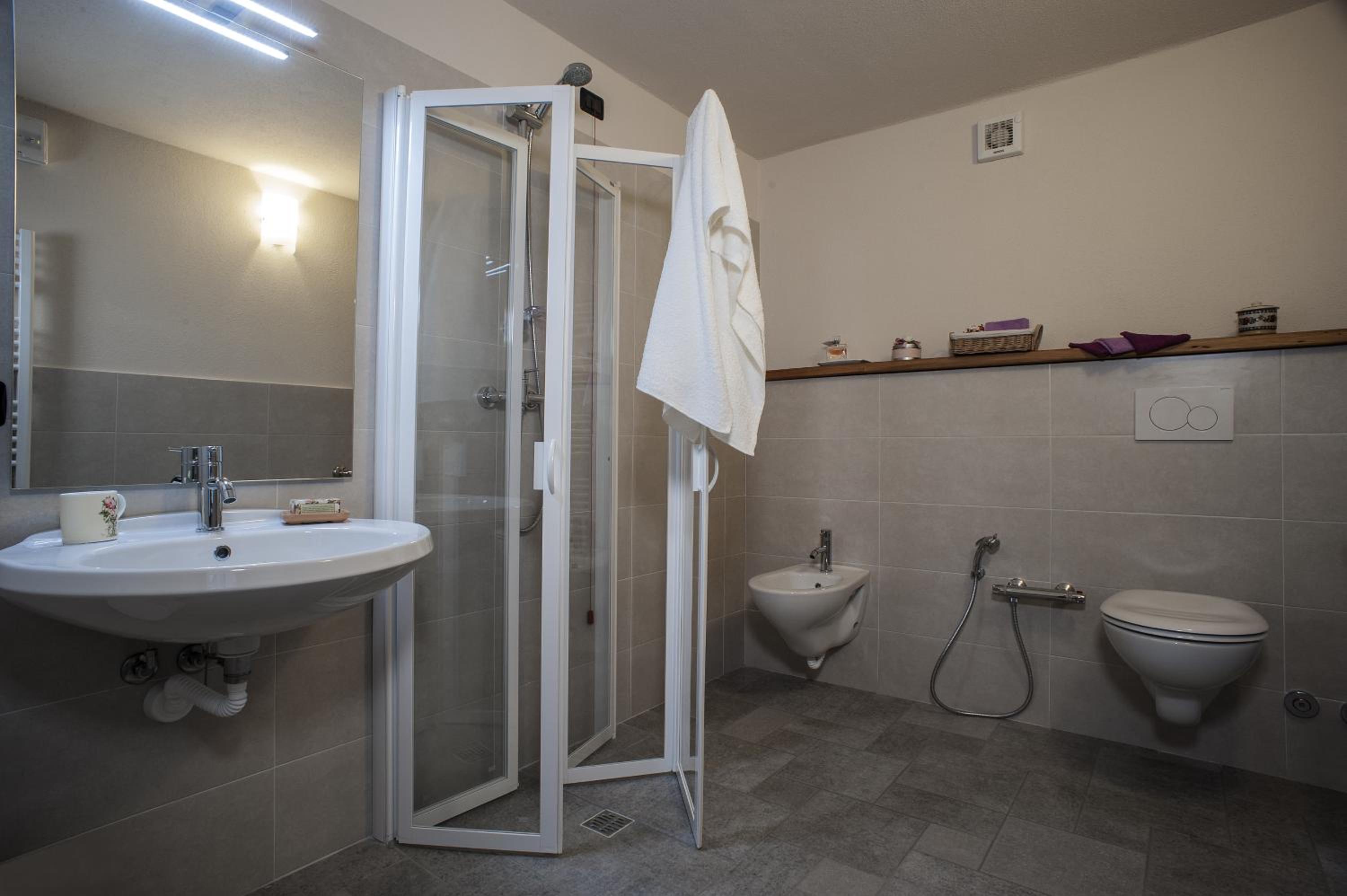 Double Room - Disability Access photo 2