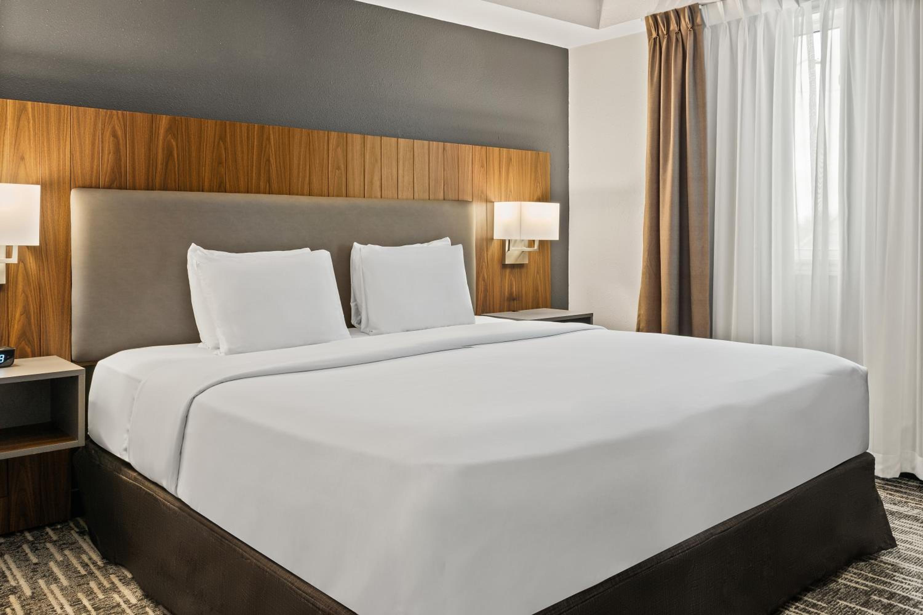 Efficiency King Suite - Accessible/Non-Smoking