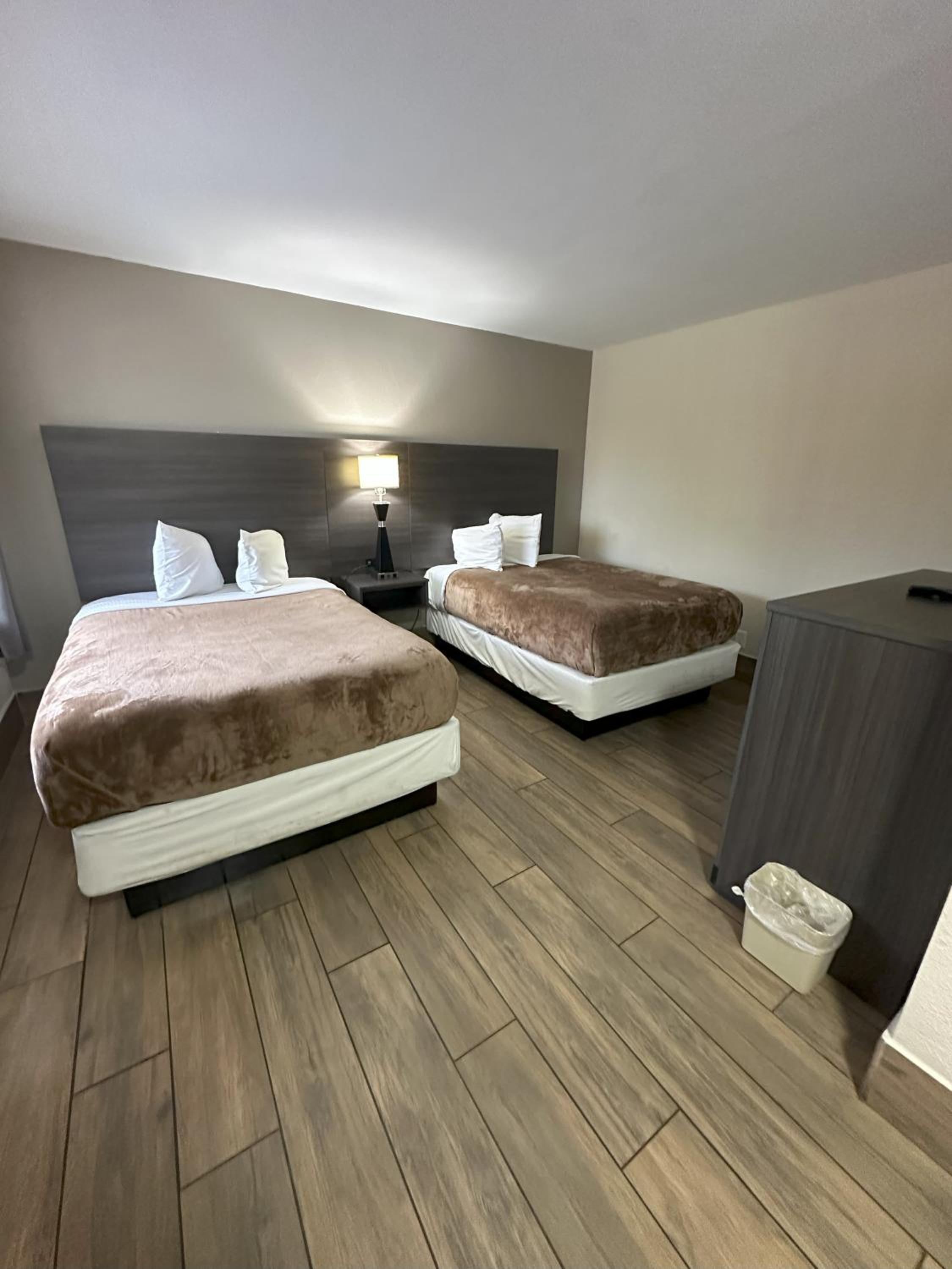 Double Room with Two Double Beds - Non-Smoking - Photo 3