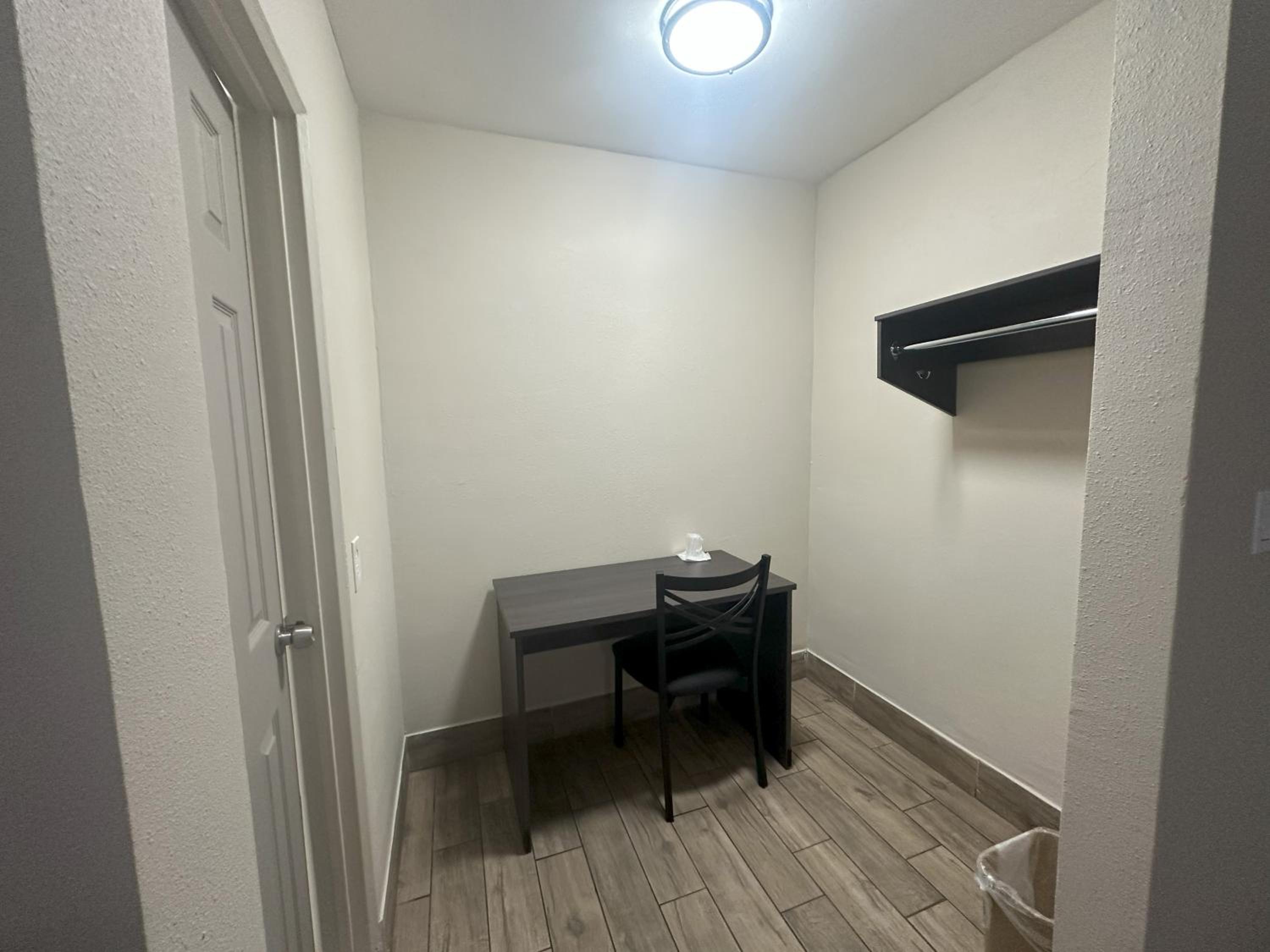 Double Room with Two Double Beds - Non-Smoking - Photo 2