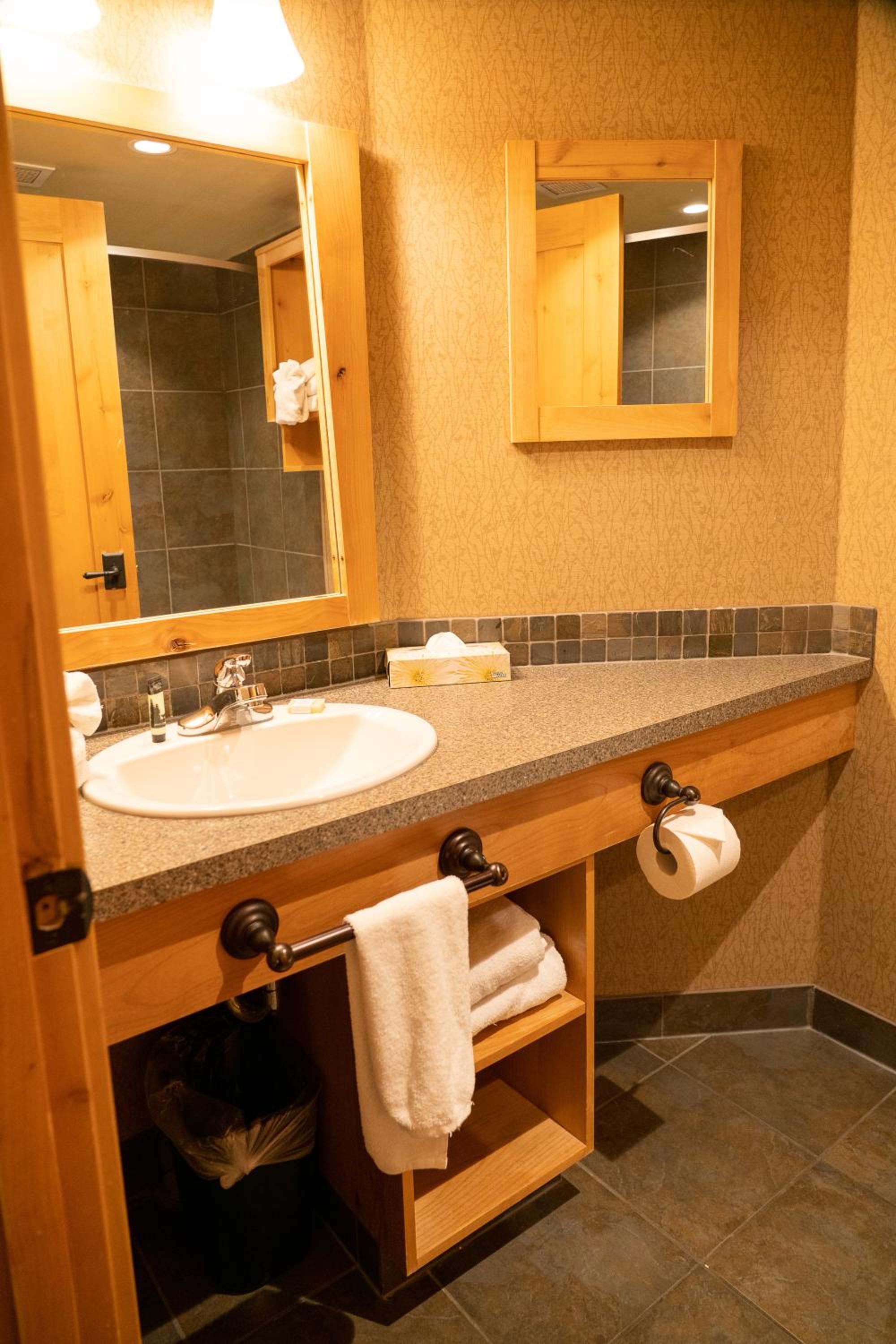Premium One Bedroom Loft Suite - Photo 4