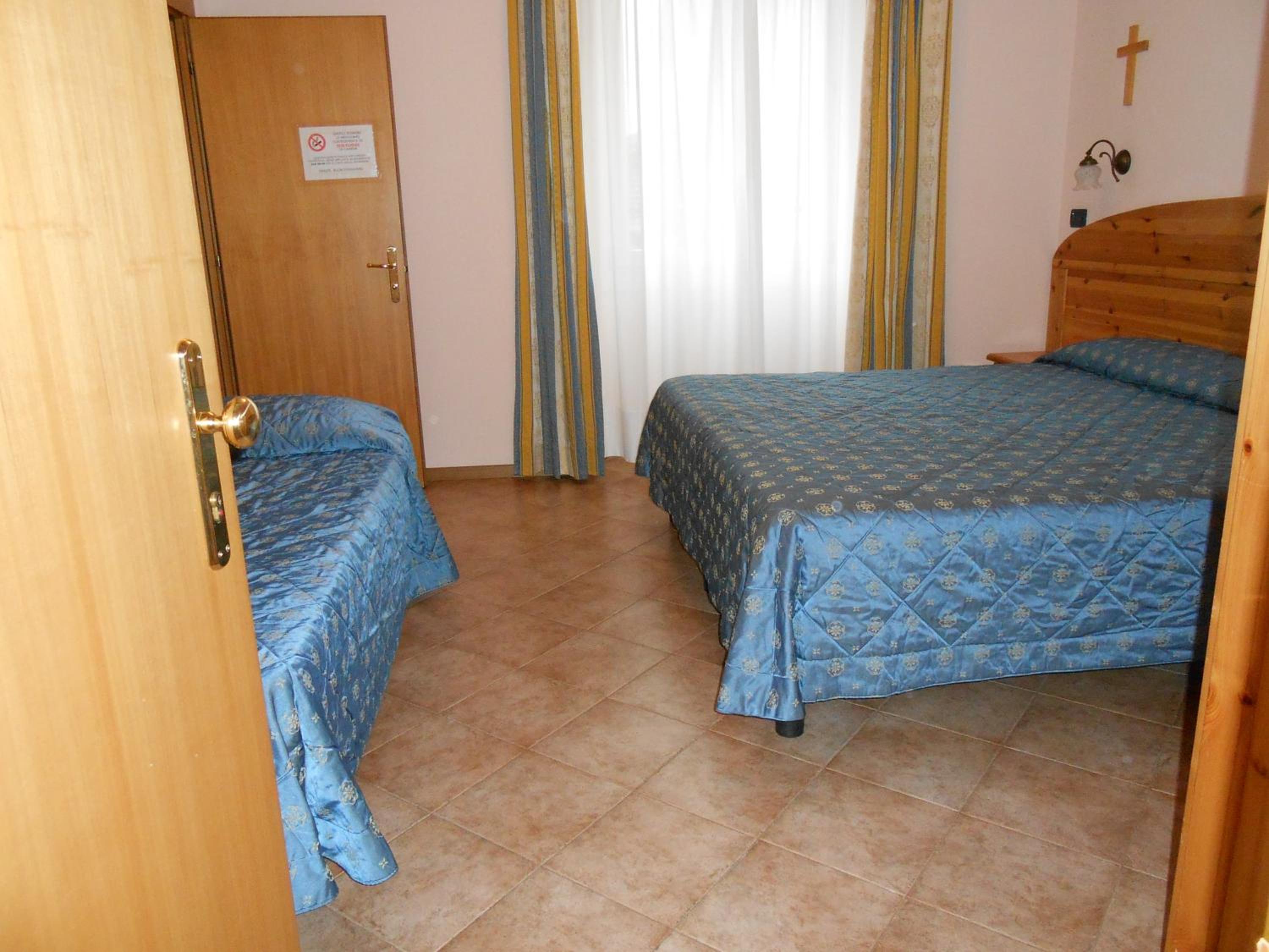 Double or Twin Room Standard - Photo 6