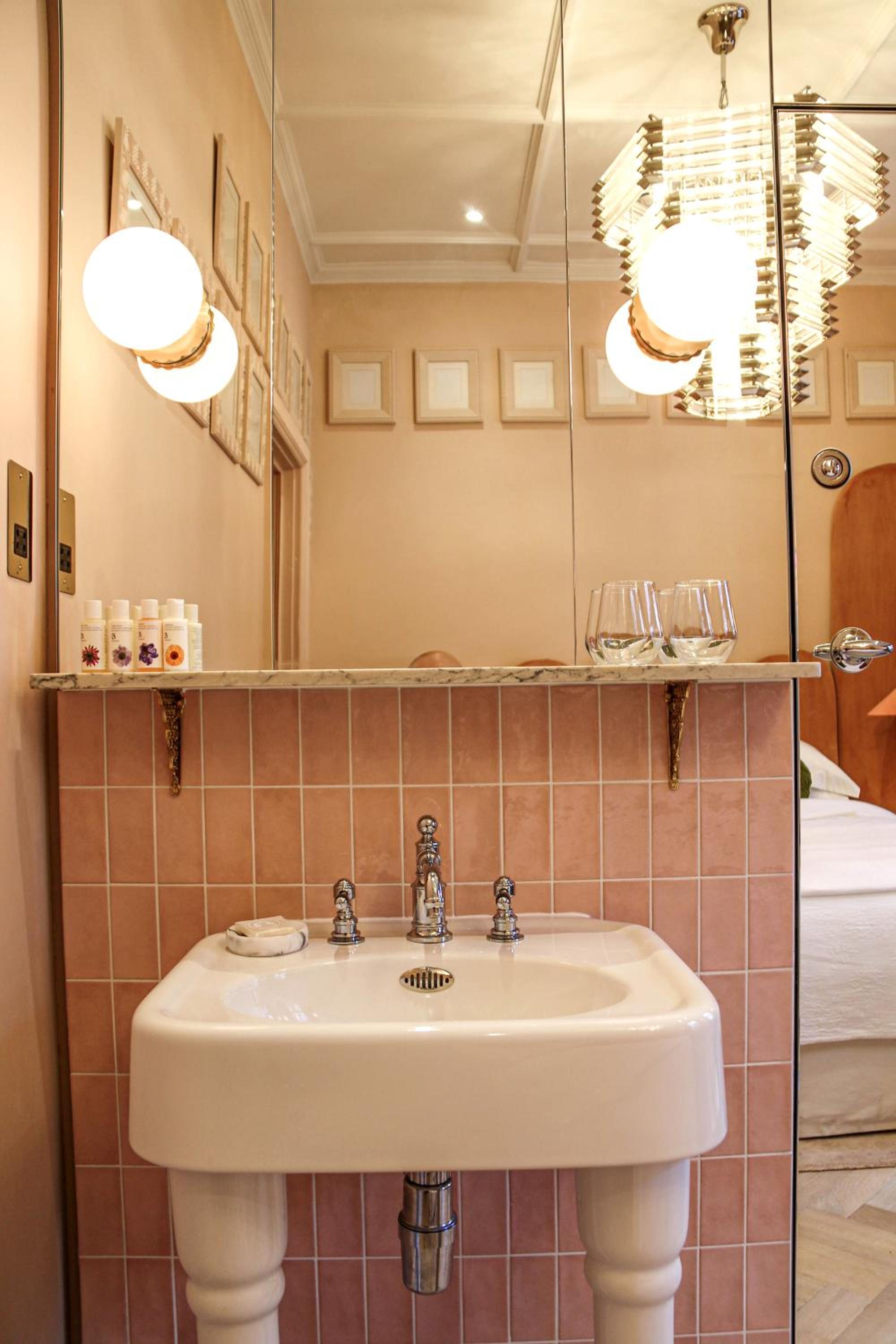 Small Double Room photo 2