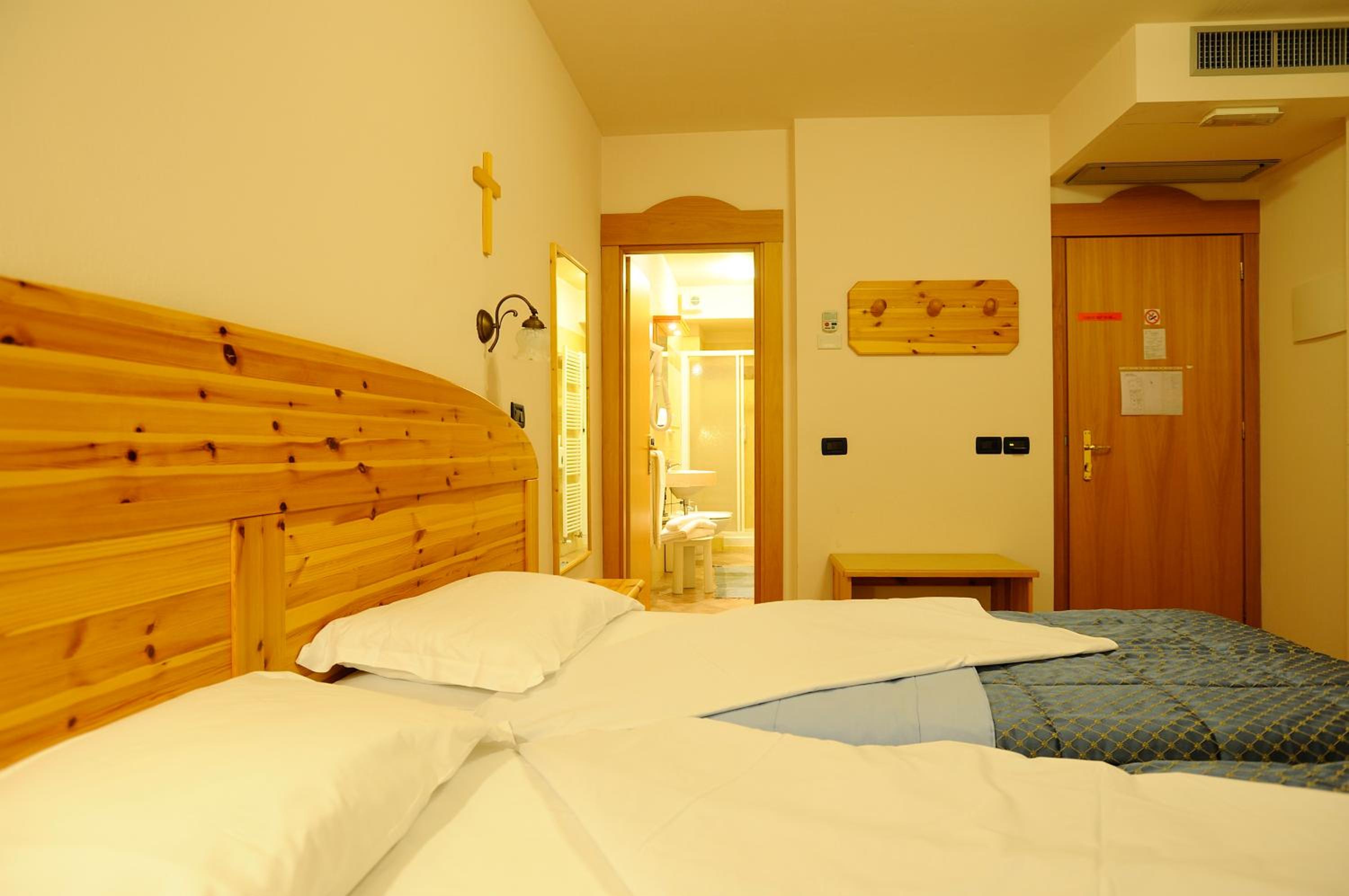 Double or Twin Room Standard - Photo 7