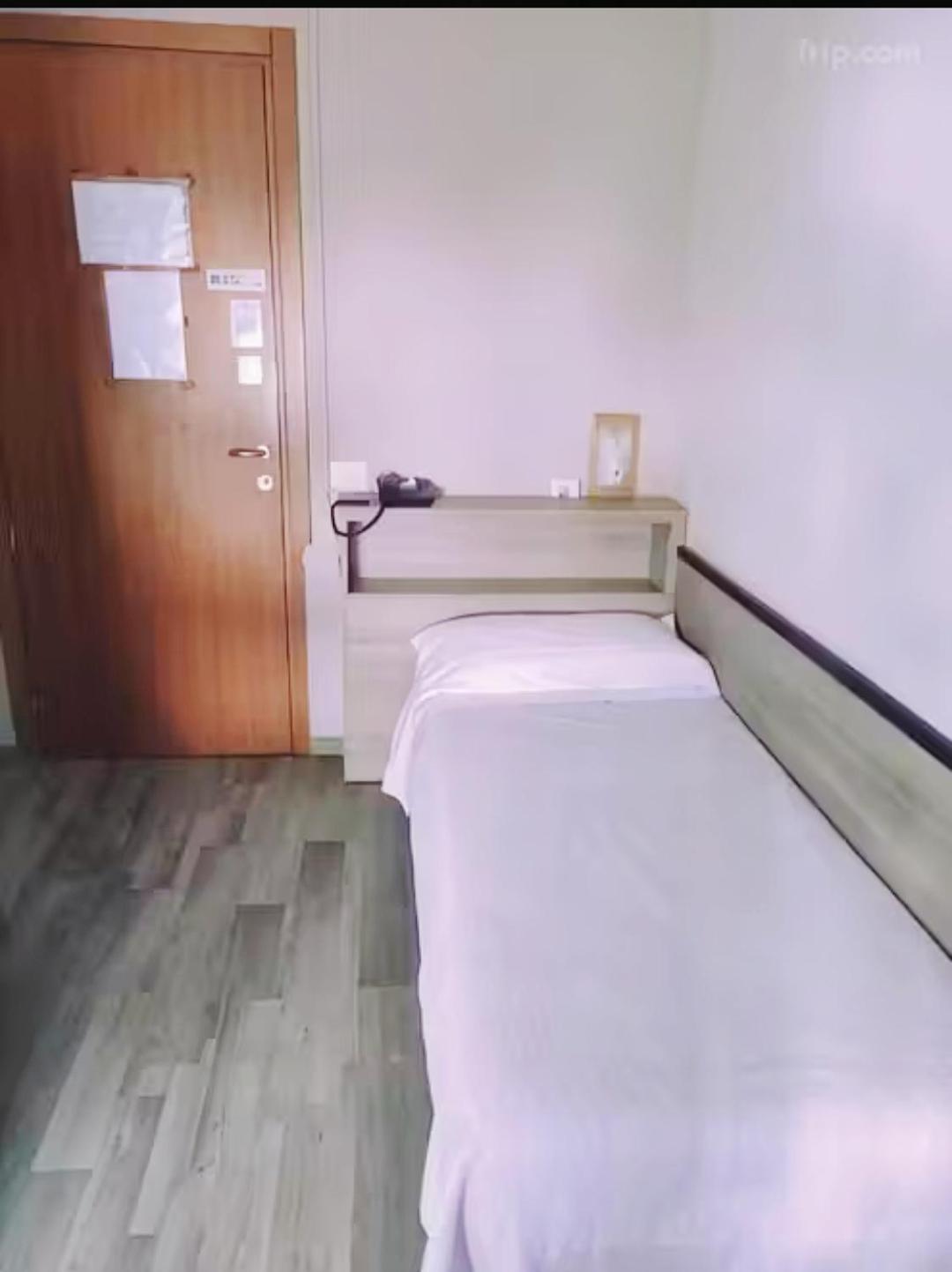 Standard Single Room with Shared Bathroom