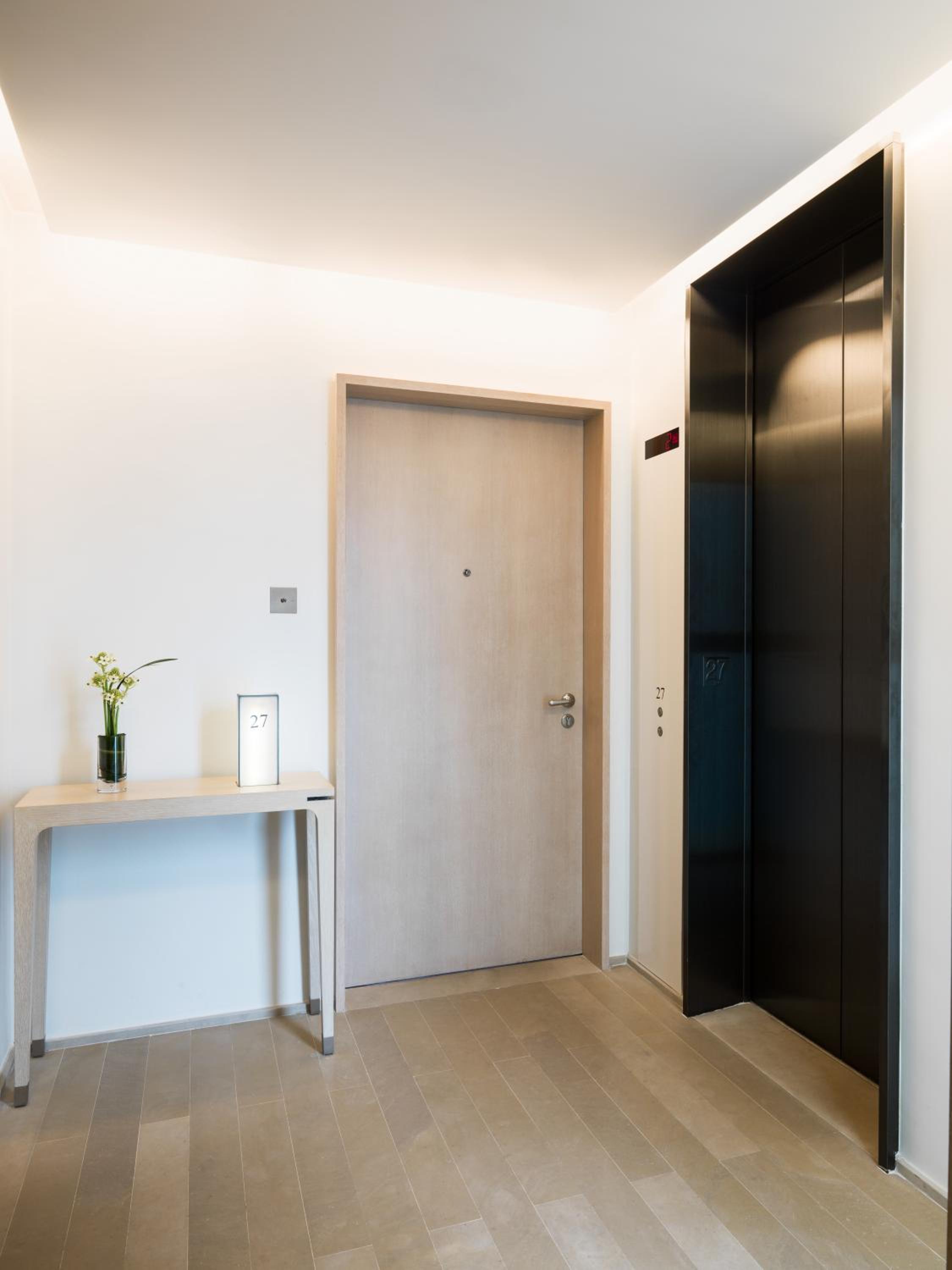 Full Floor Suite Full Floor Suite