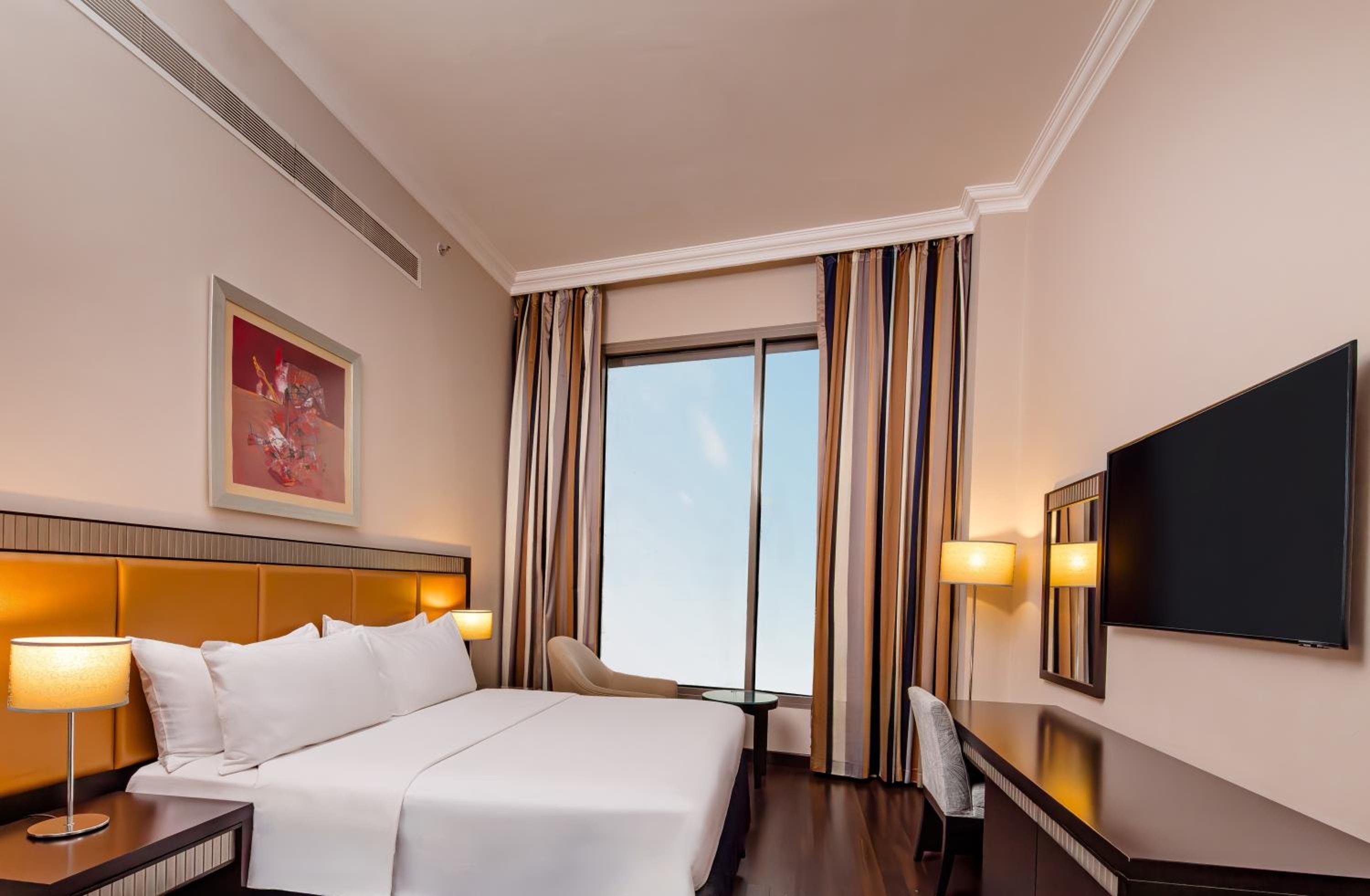 Diplomatic King Suite