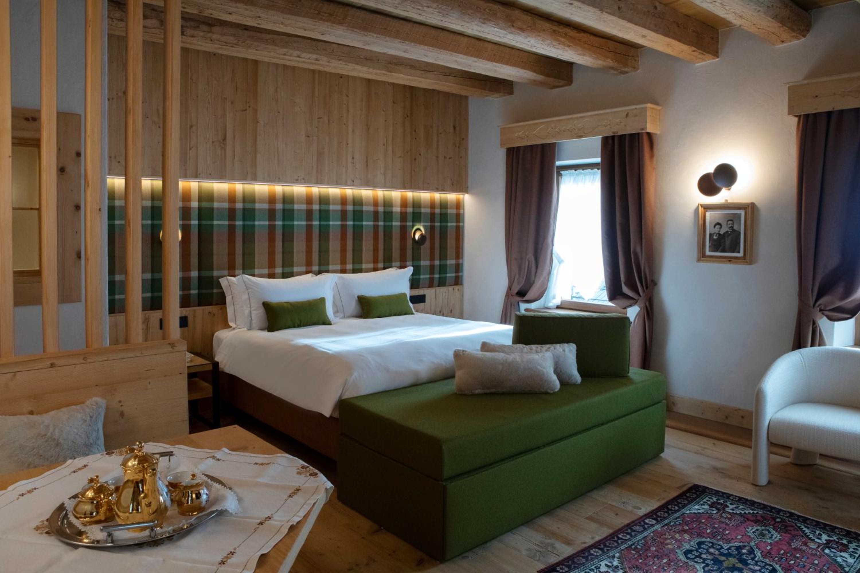 Deluxe King Room photo 2