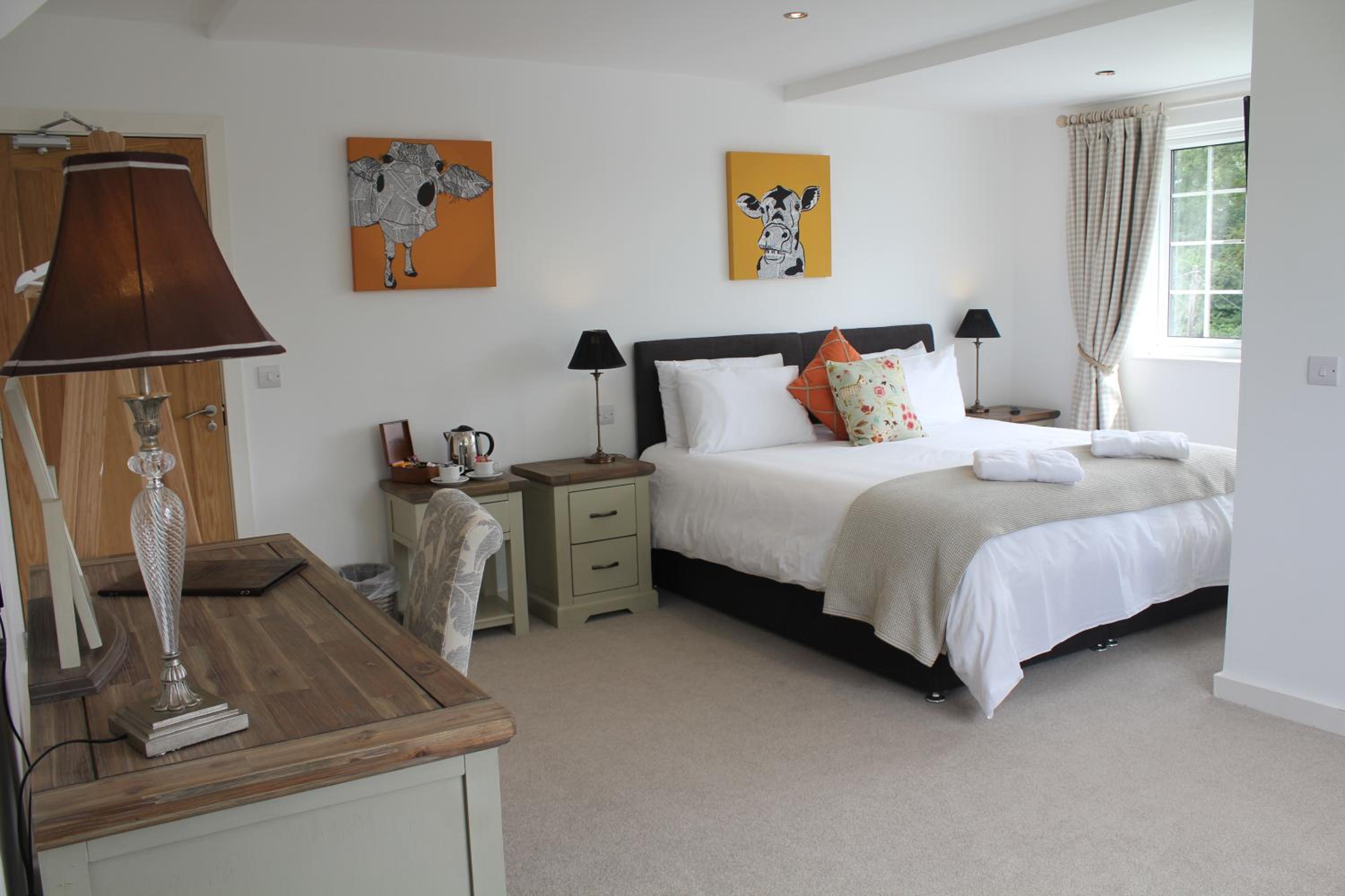 Superior Family Room - Photo 8