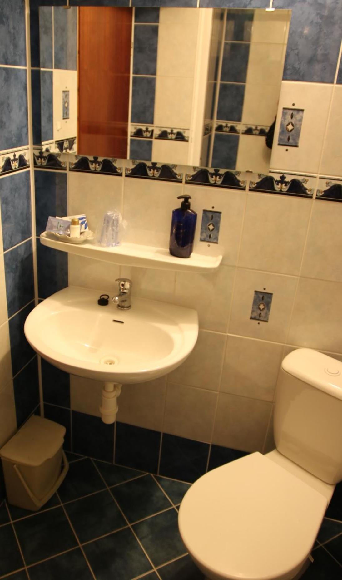 Double Room With Private Bathroom photo 2