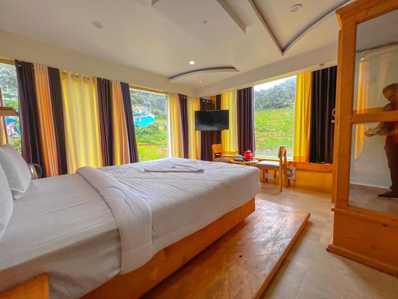 King Room with Mountain View